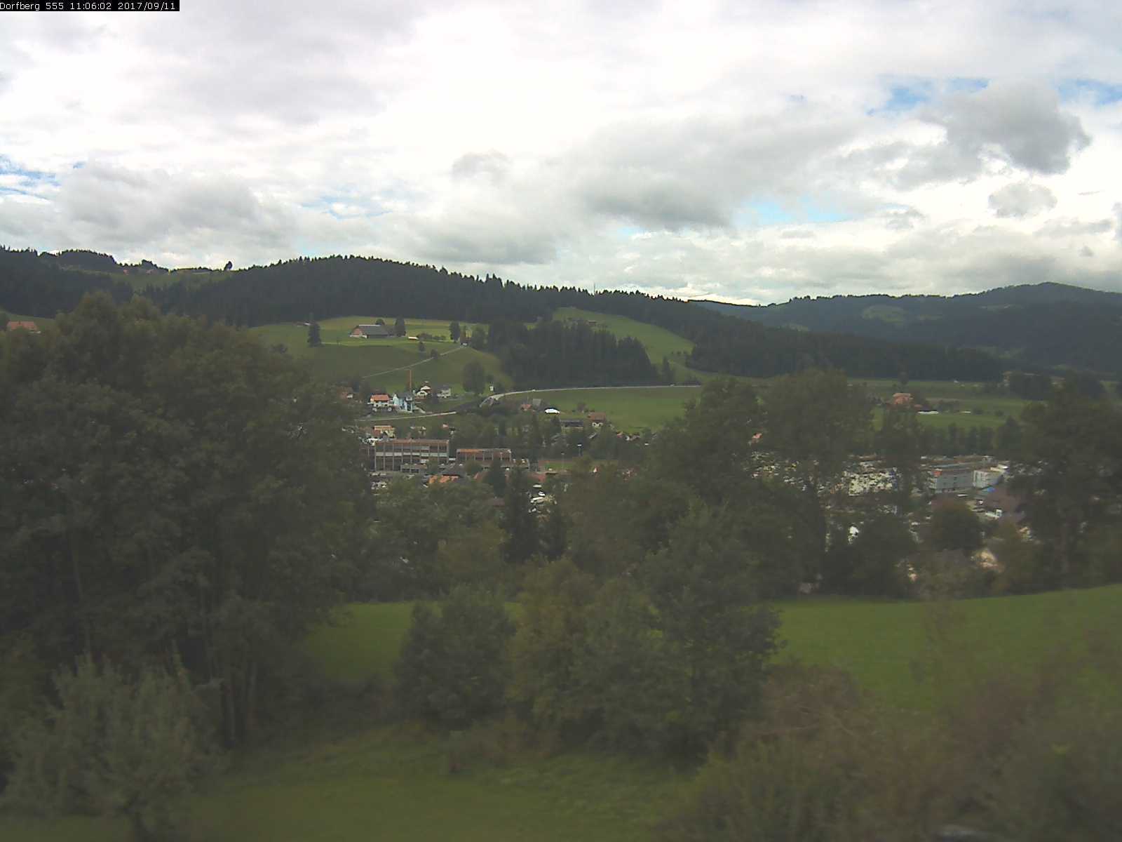 Webcam-Bild: Aussicht vom Dorfberg in Langnau 20170911-110601