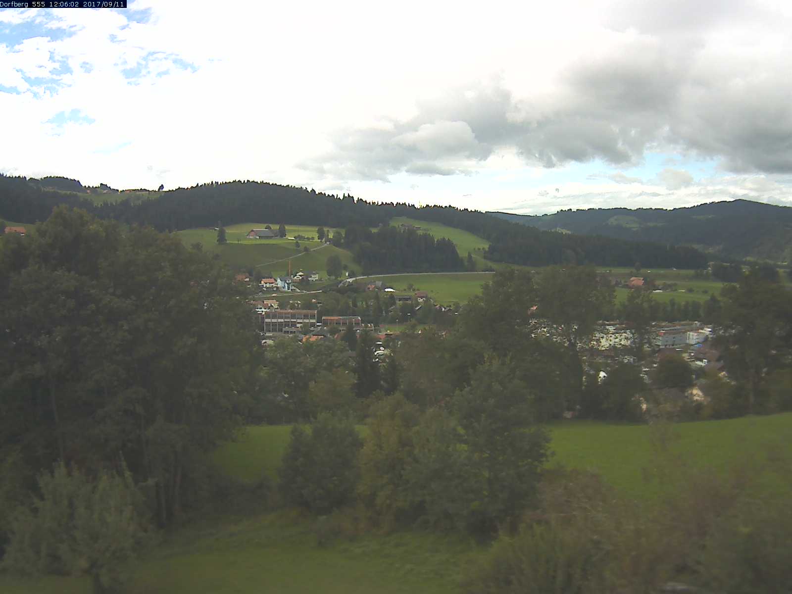 Webcam-Bild: Aussicht vom Dorfberg in Langnau 20170911-120601