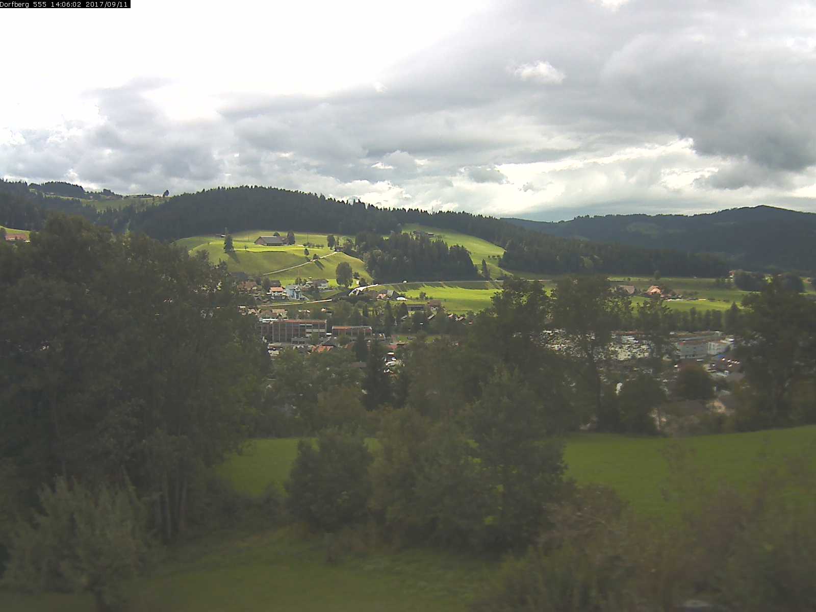 Webcam-Bild: Aussicht vom Dorfberg in Langnau 20170911-140601