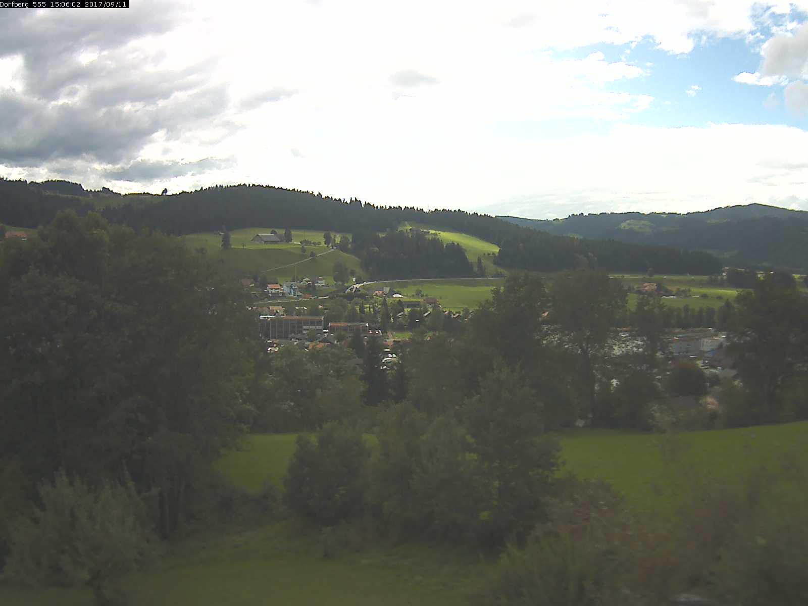 Webcam-Bild: Aussicht vom Dorfberg in Langnau 20170911-150601