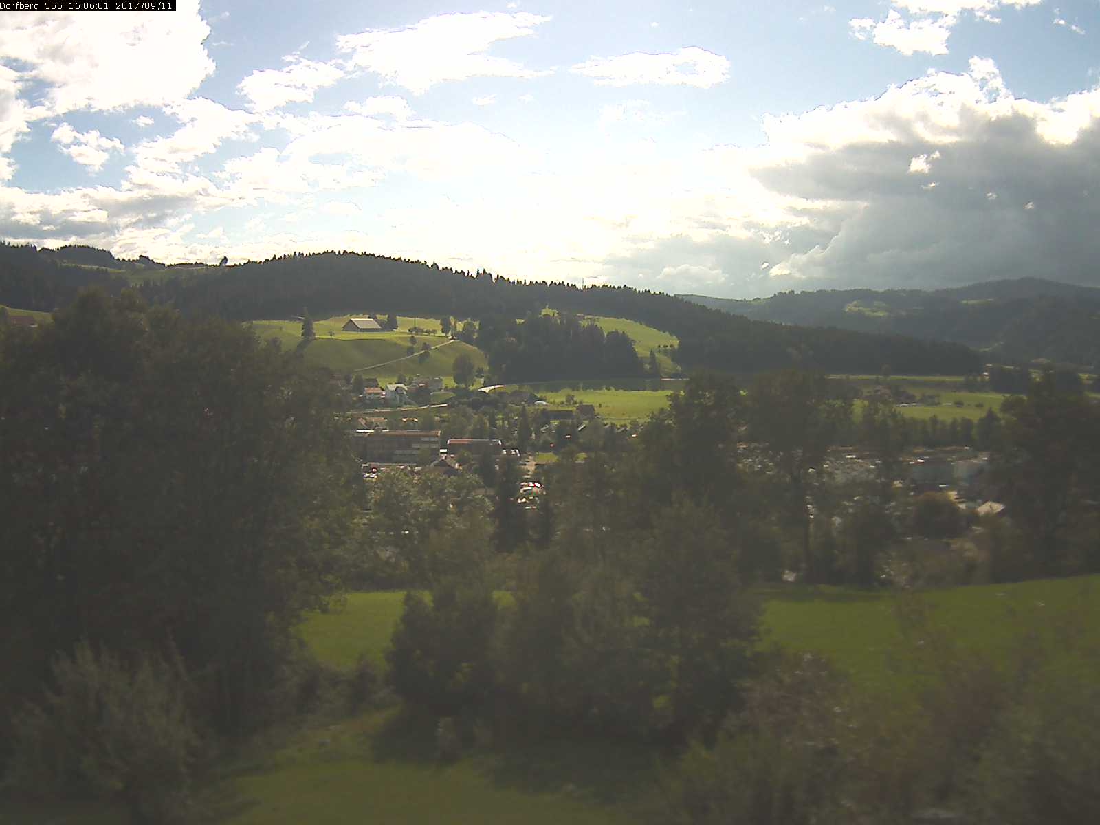 Webcam-Bild: Aussicht vom Dorfberg in Langnau 20170911-160601