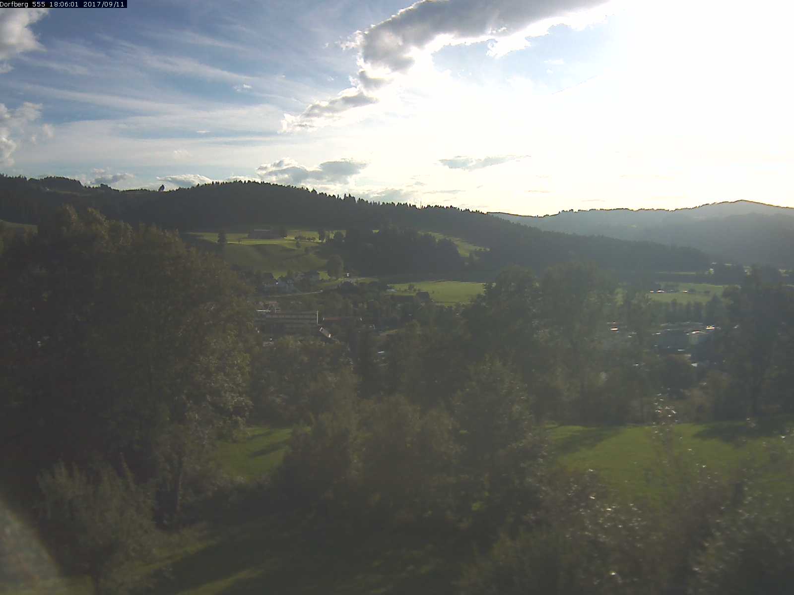 Webcam-Bild: Aussicht vom Dorfberg in Langnau 20170911-180601