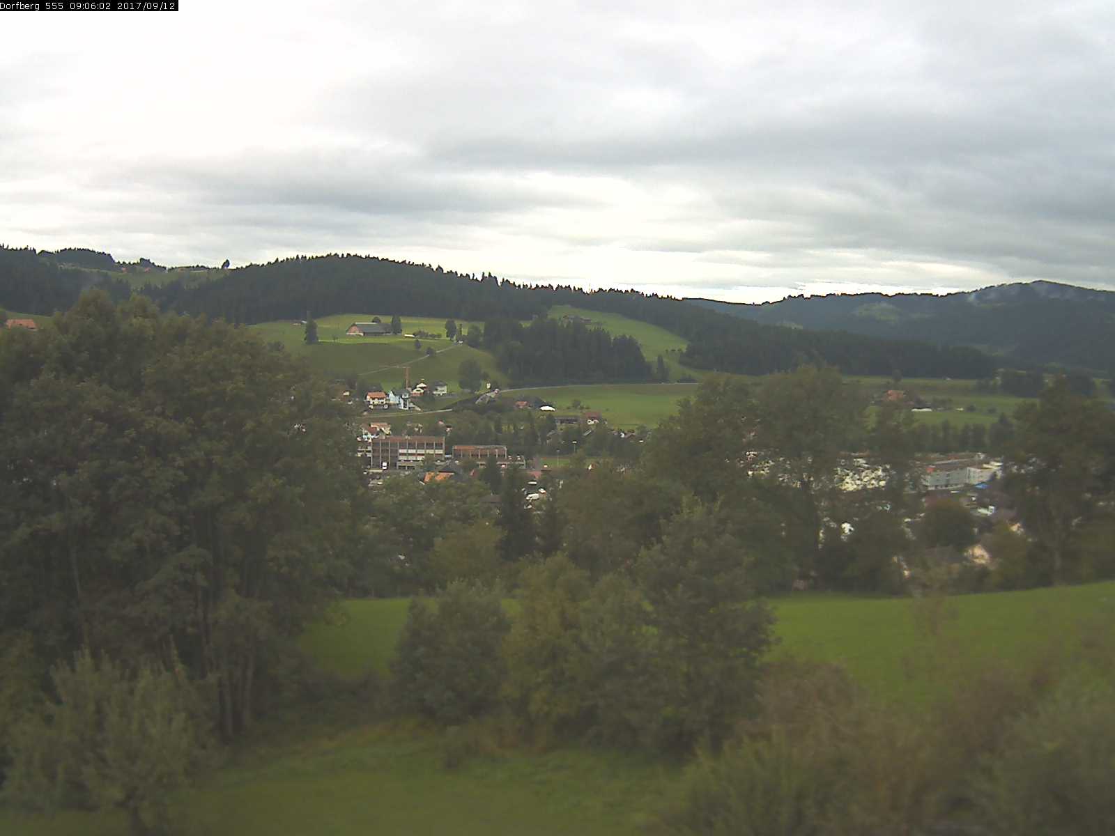 Webcam-Bild: Aussicht vom Dorfberg in Langnau 20170912-090601