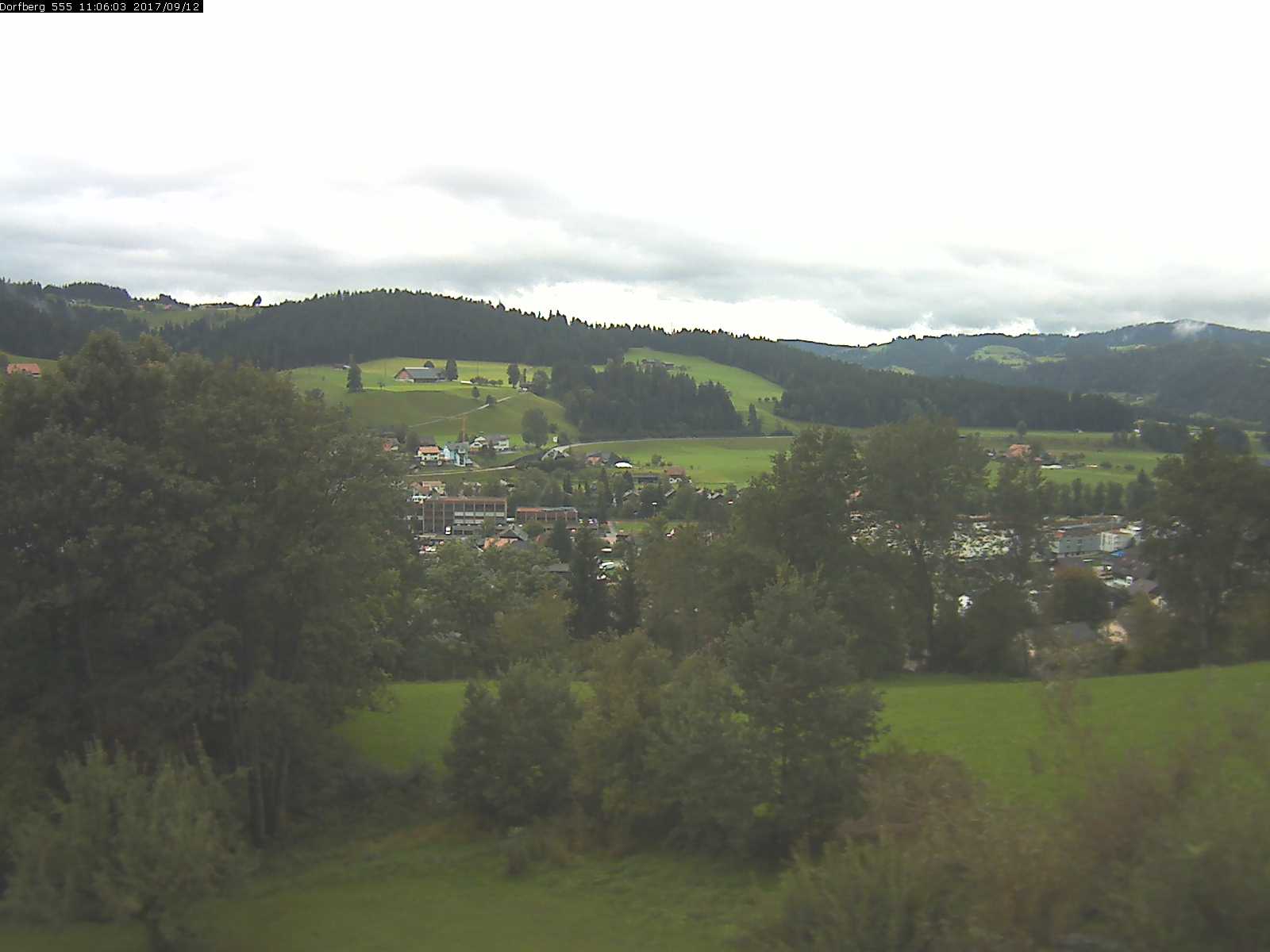 Webcam-Bild: Aussicht vom Dorfberg in Langnau 20170912-110601