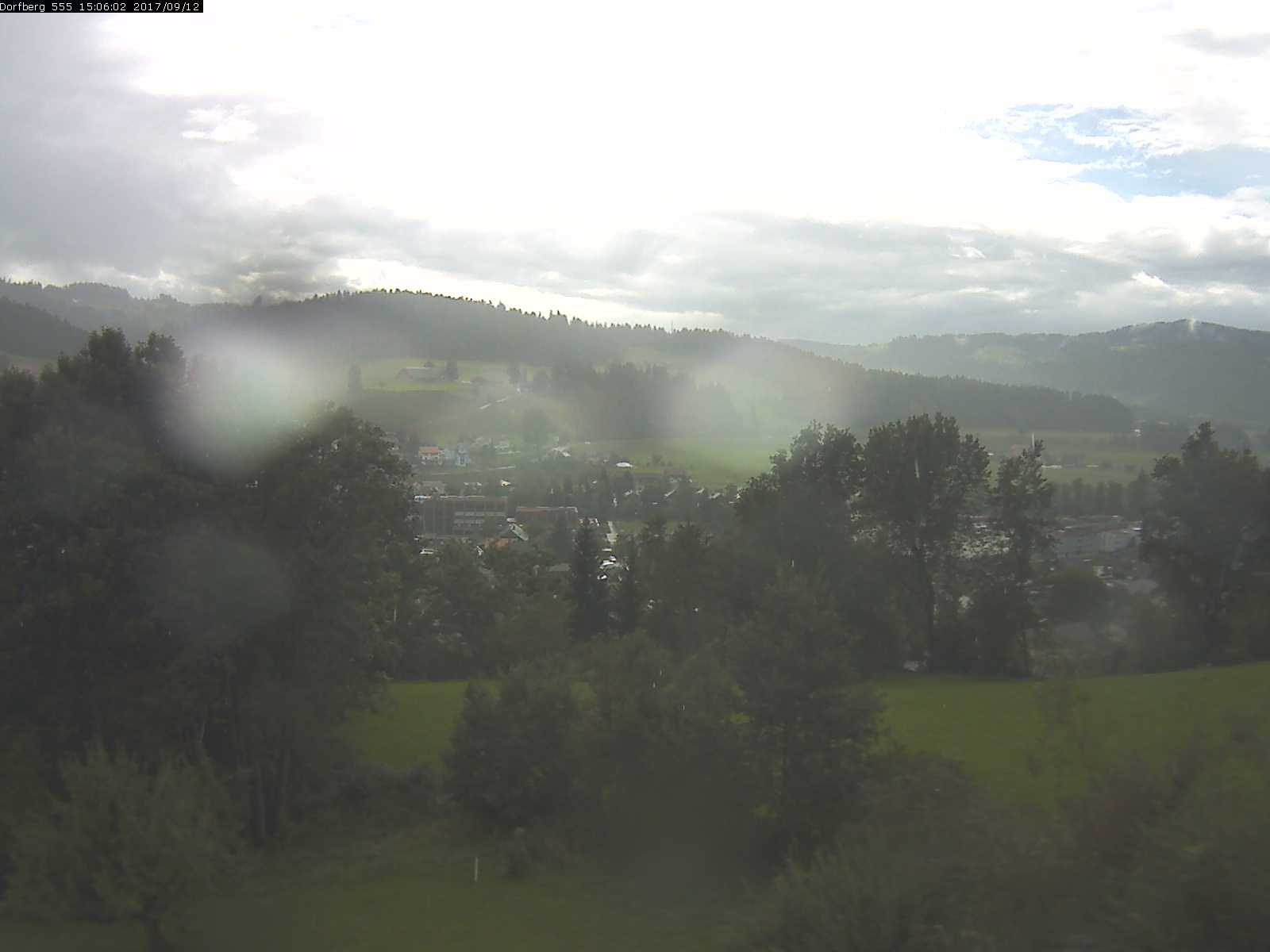 Webcam-Bild: Aussicht vom Dorfberg in Langnau 20170912-150601