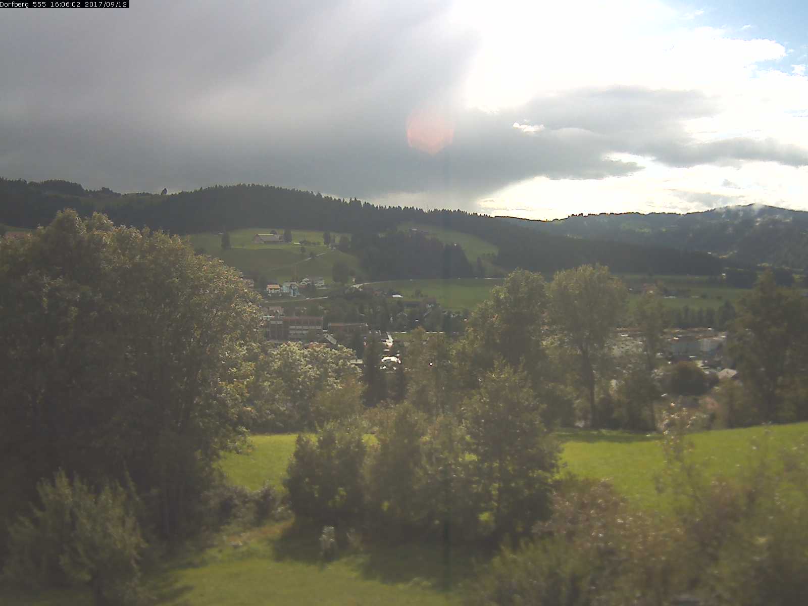 Webcam-Bild: Aussicht vom Dorfberg in Langnau 20170912-160601