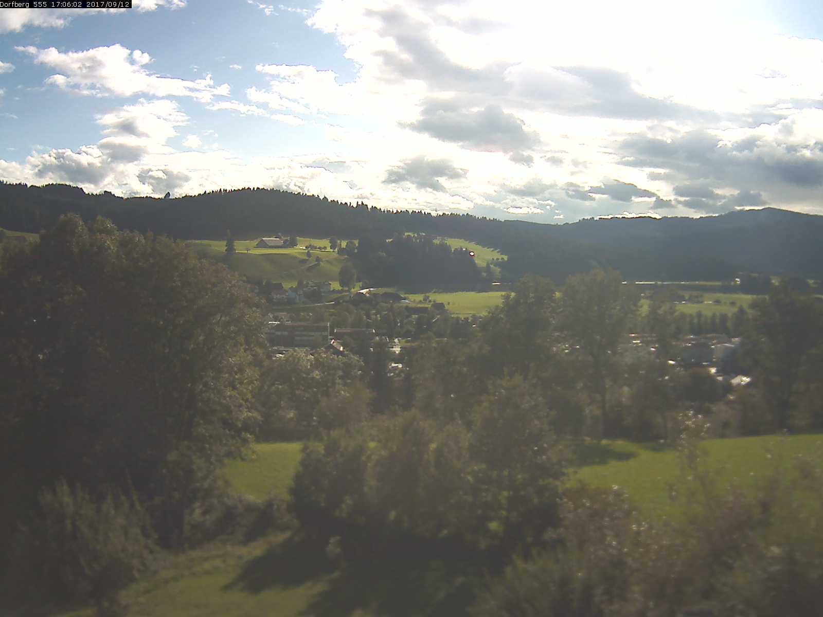 Webcam-Bild: Aussicht vom Dorfberg in Langnau 20170912-170601
