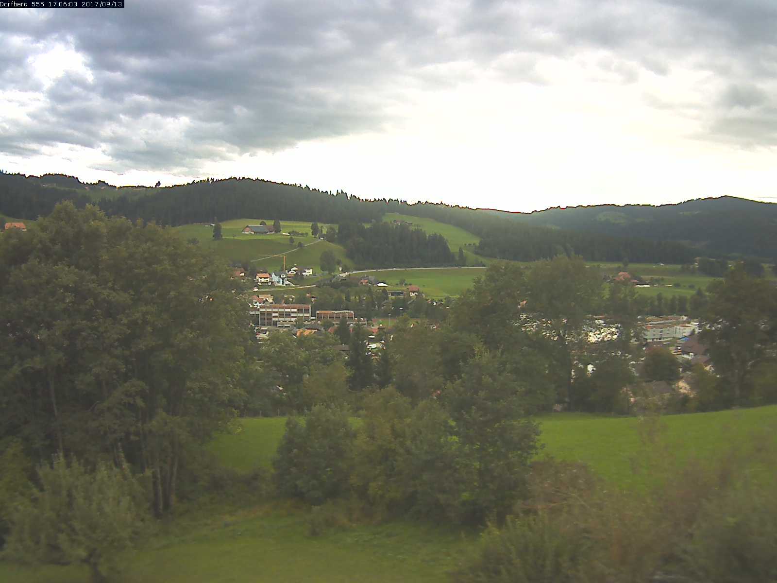 Webcam-Bild: Aussicht vom Dorfberg in Langnau 20170913-170602