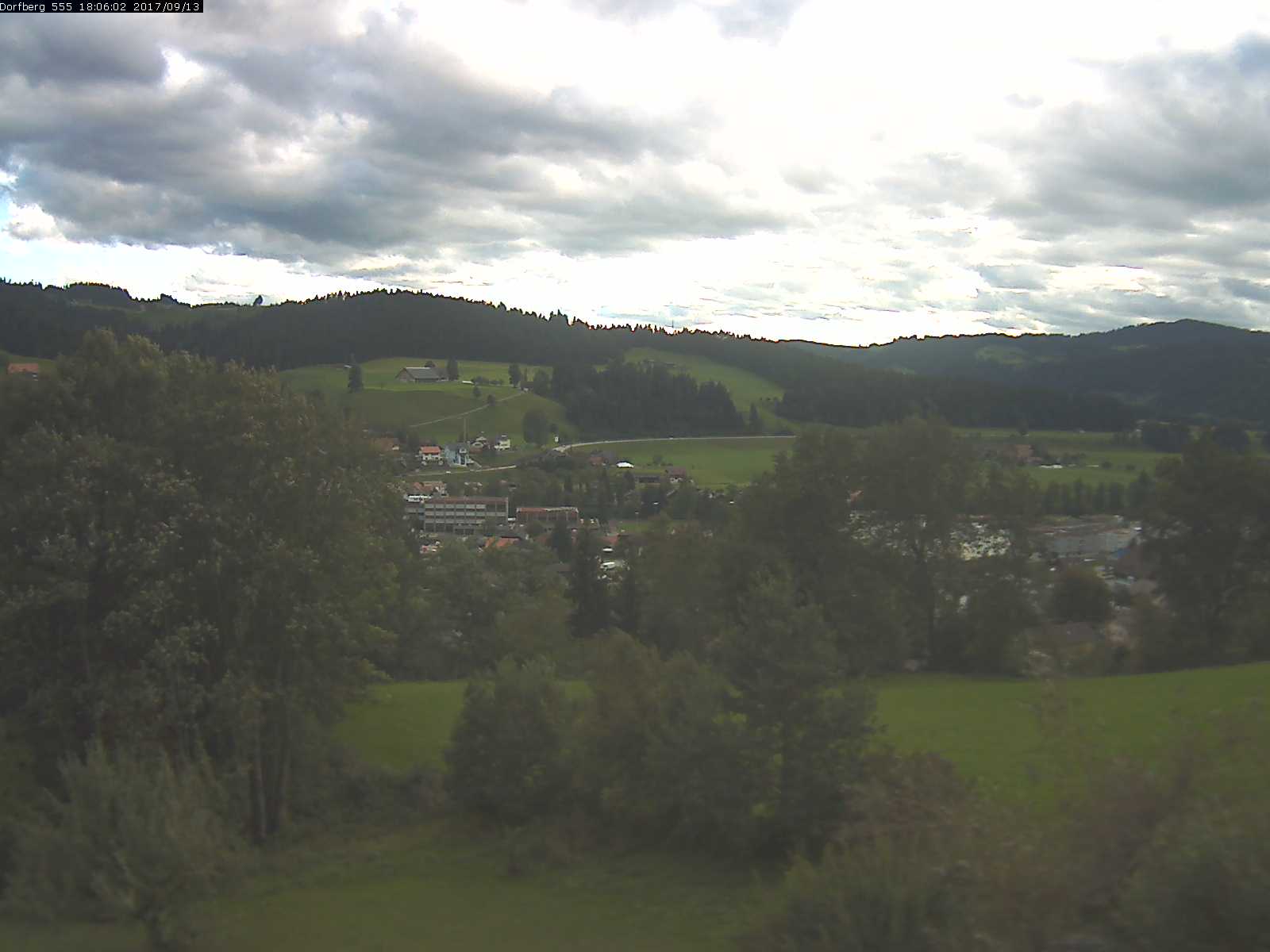 Webcam-Bild: Aussicht vom Dorfberg in Langnau 20170913-180601
