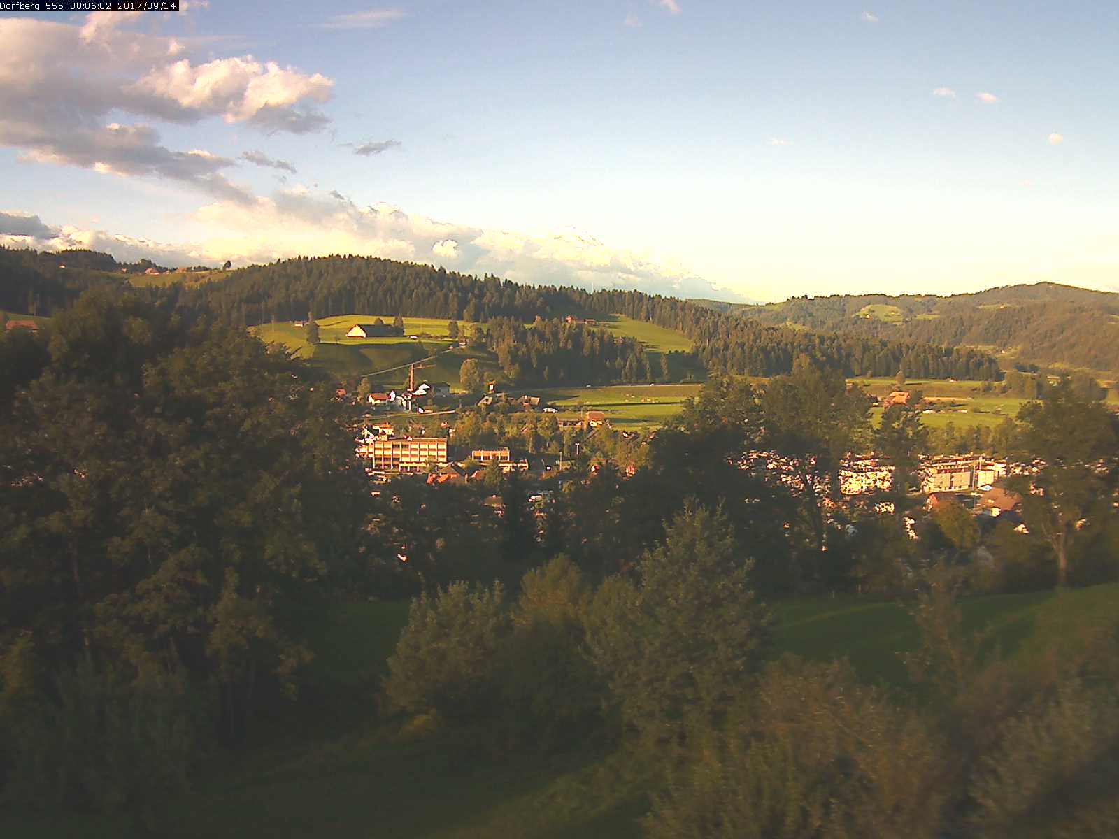 Webcam-Bild: Aussicht vom Dorfberg in Langnau 20170914-080601