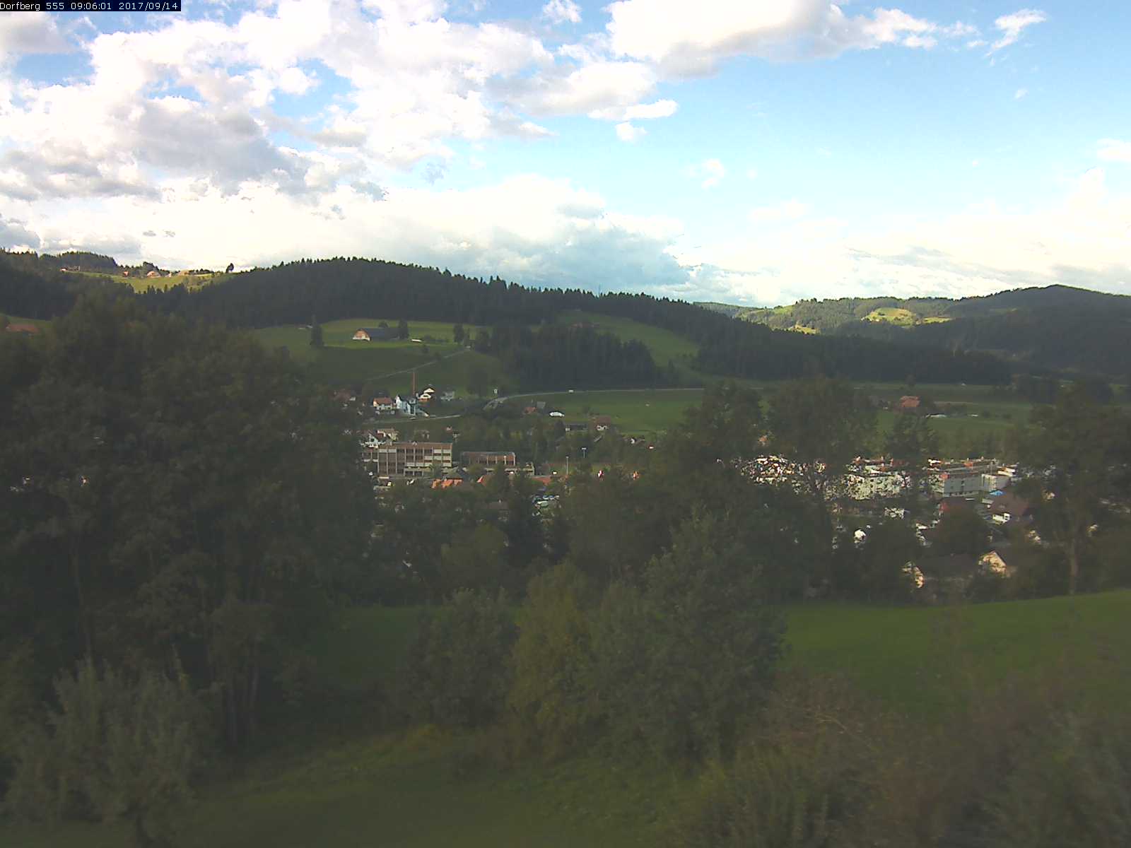 Webcam-Bild: Aussicht vom Dorfberg in Langnau 20170914-090601