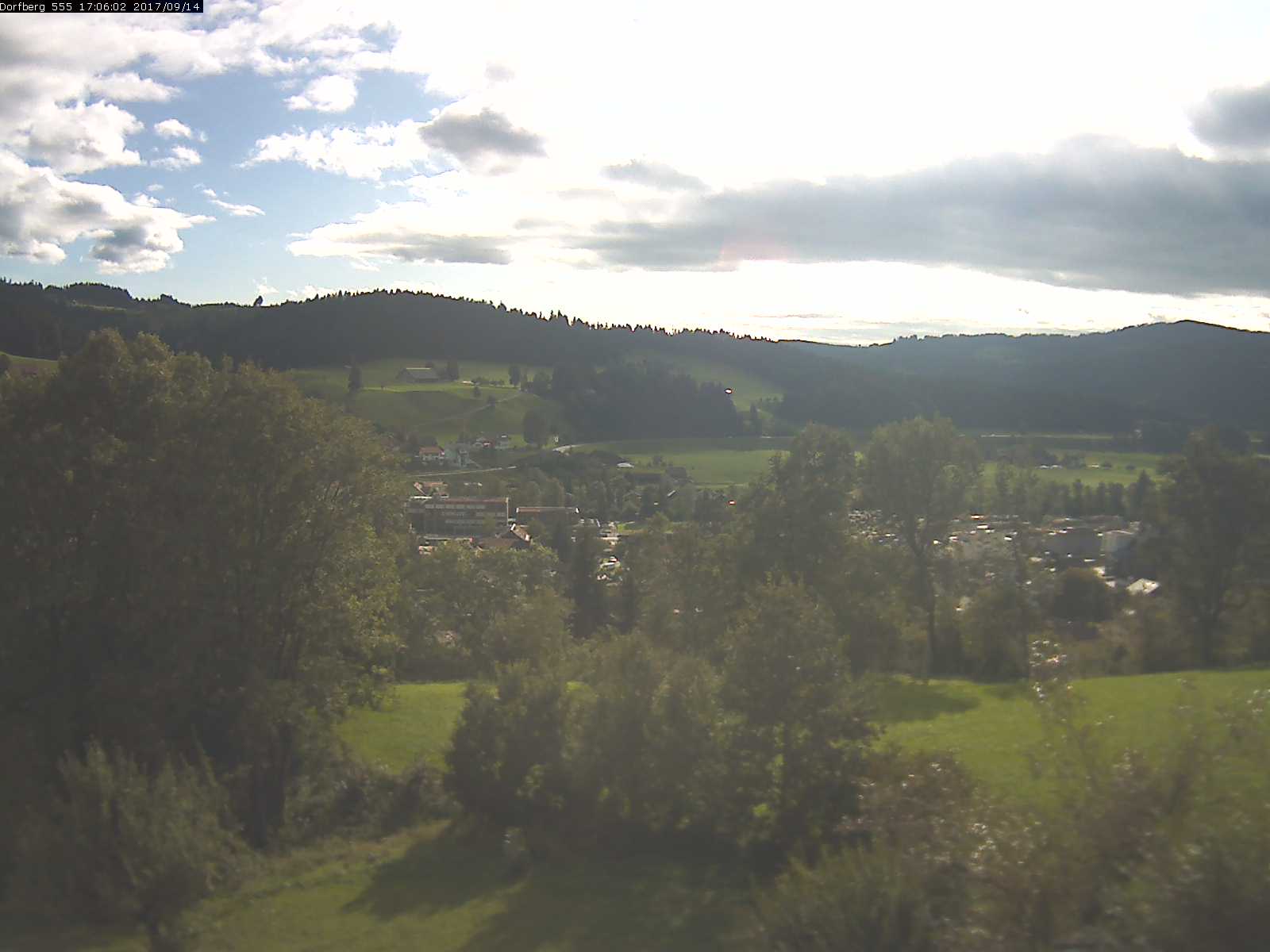 Webcam-Bild: Aussicht vom Dorfberg in Langnau 20170914-170601