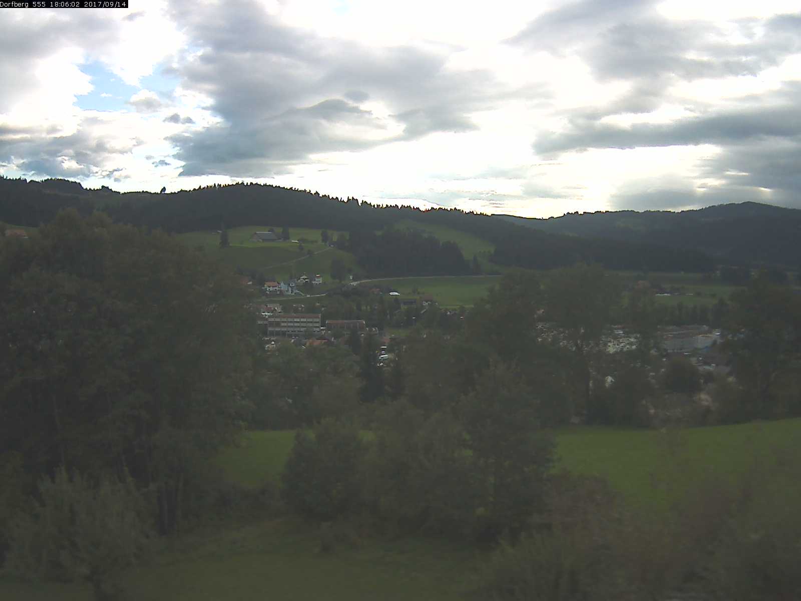 Webcam-Bild: Aussicht vom Dorfberg in Langnau 20170914-180601