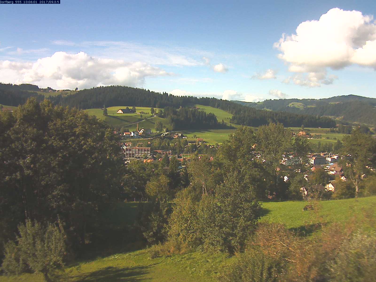 Webcam-Bild: Aussicht vom Dorfberg in Langnau 20170915-100601