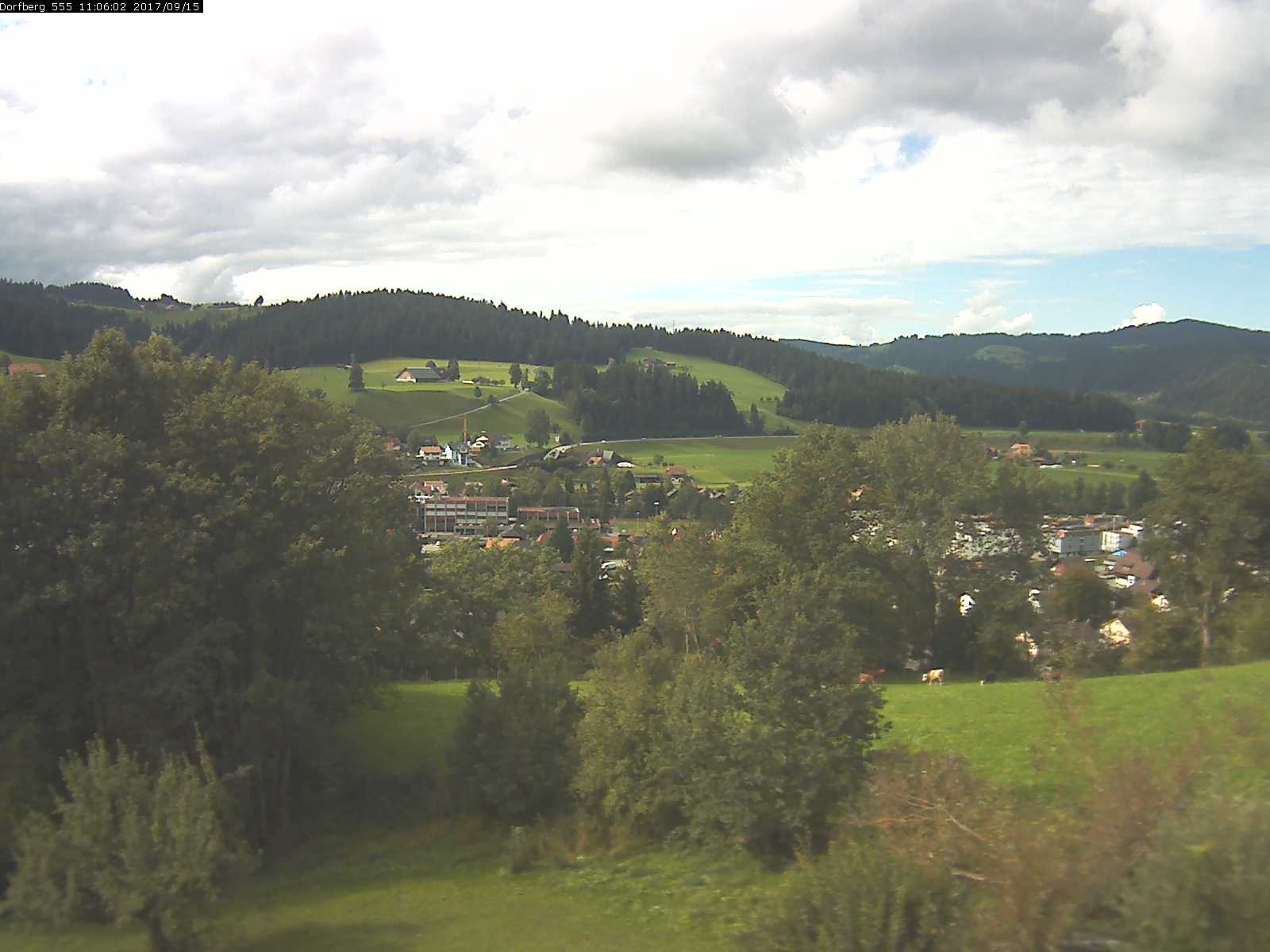 Webcam-Bild: Aussicht vom Dorfberg in Langnau 20170915-110601