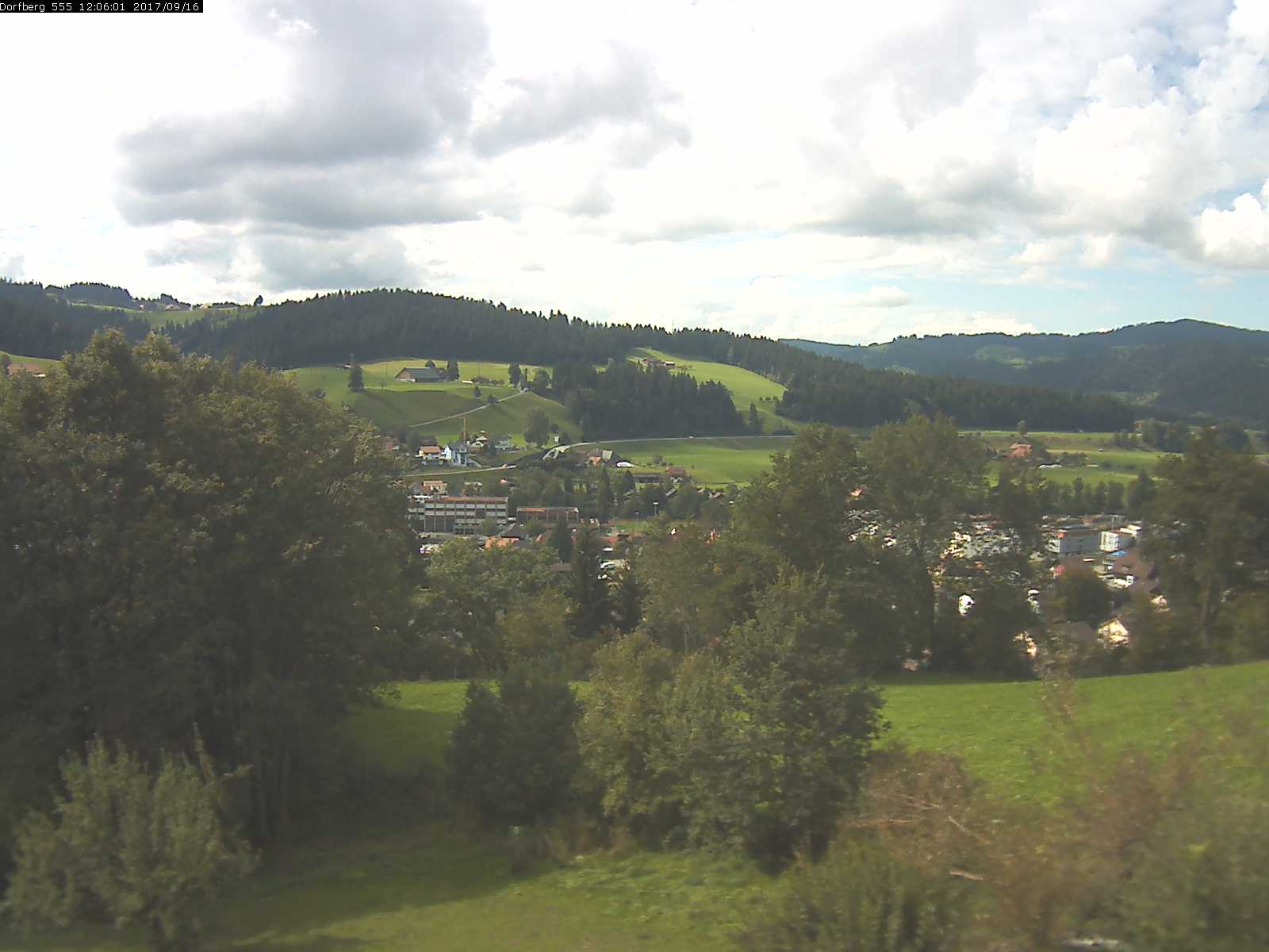 Webcam-Bild: Aussicht vom Dorfberg in Langnau 20170916-120601