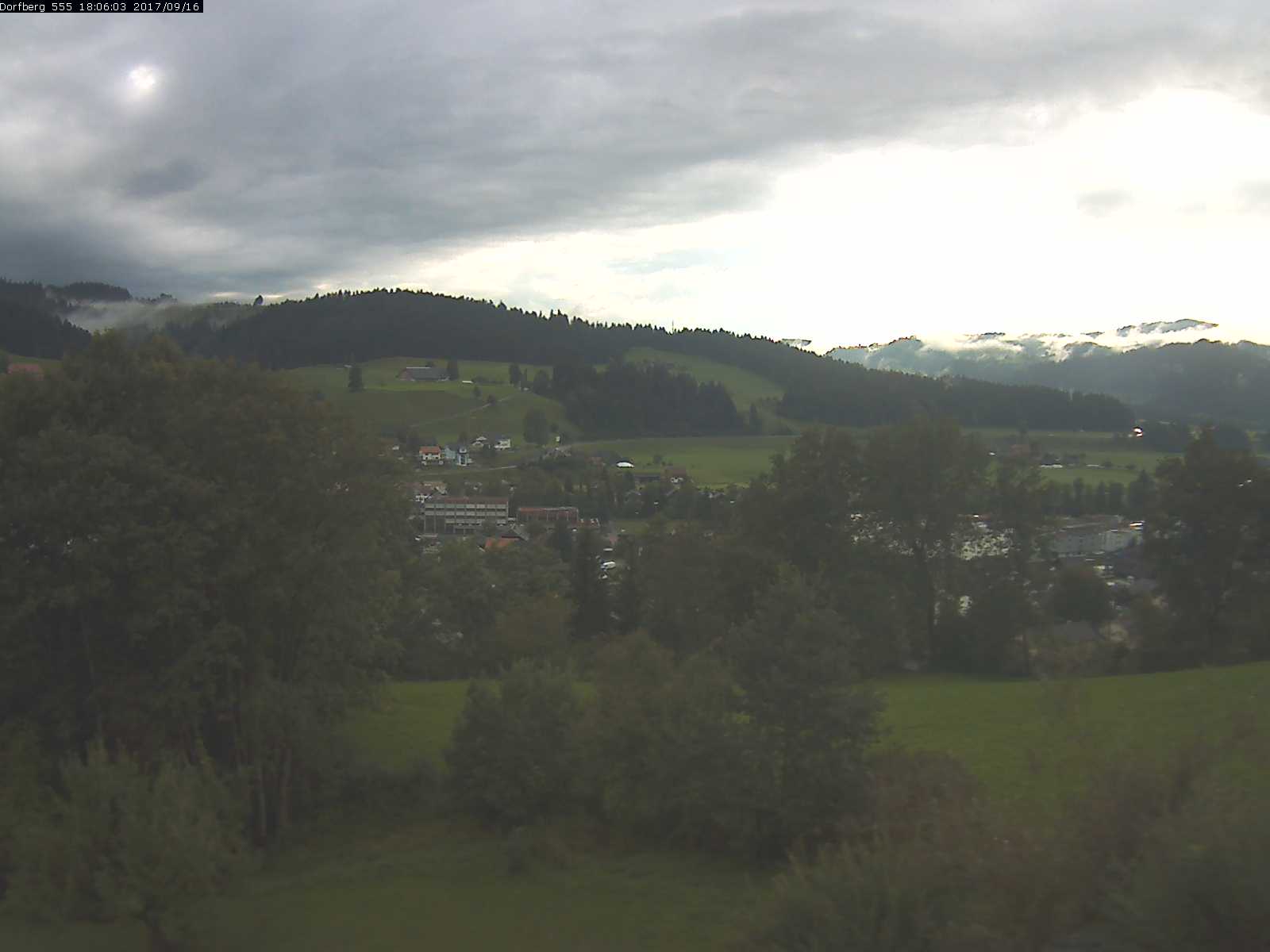 Webcam-Bild: Aussicht vom Dorfberg in Langnau 20170916-180602