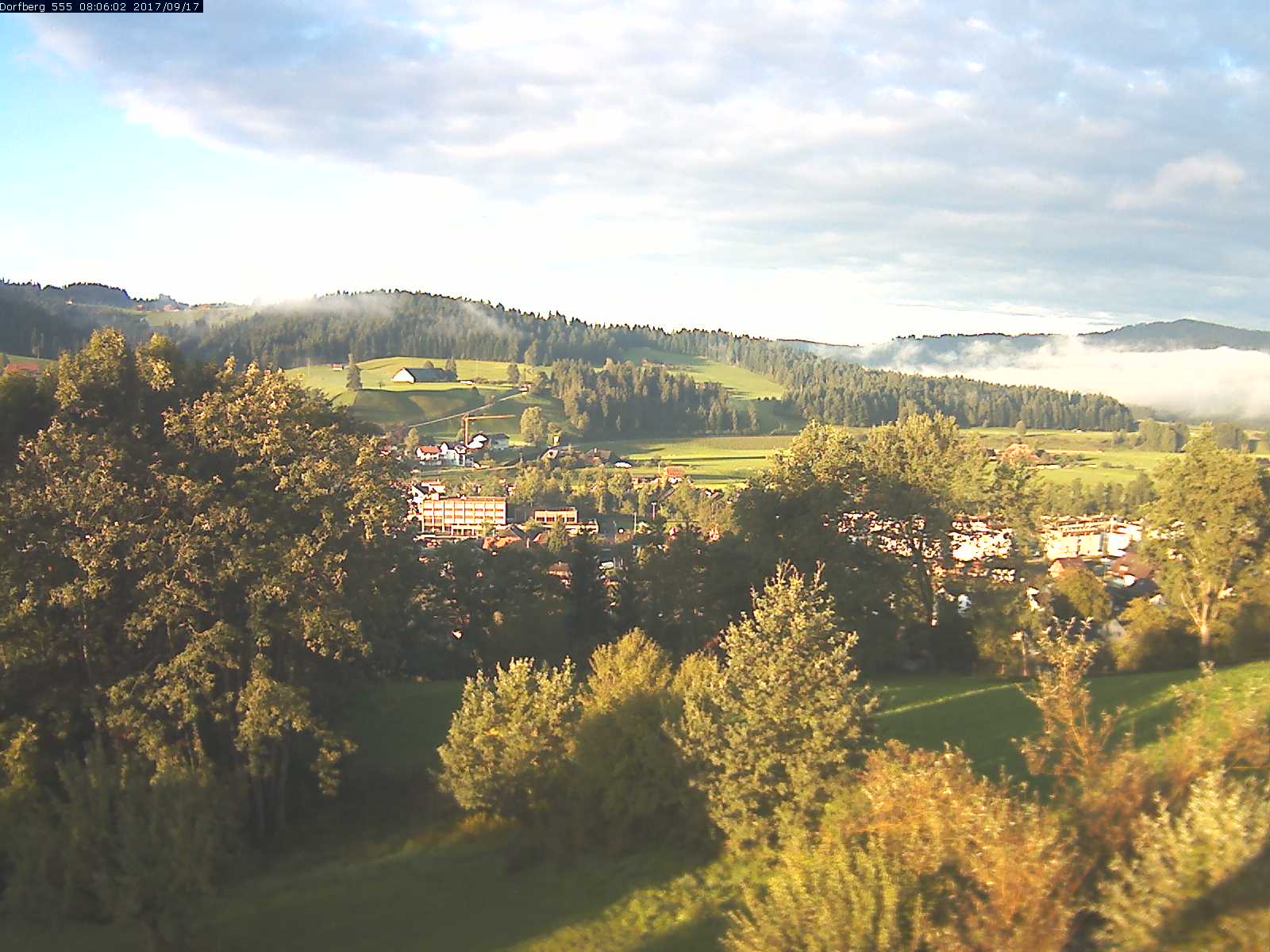 Webcam-Bild: Aussicht vom Dorfberg in Langnau 20170917-080601