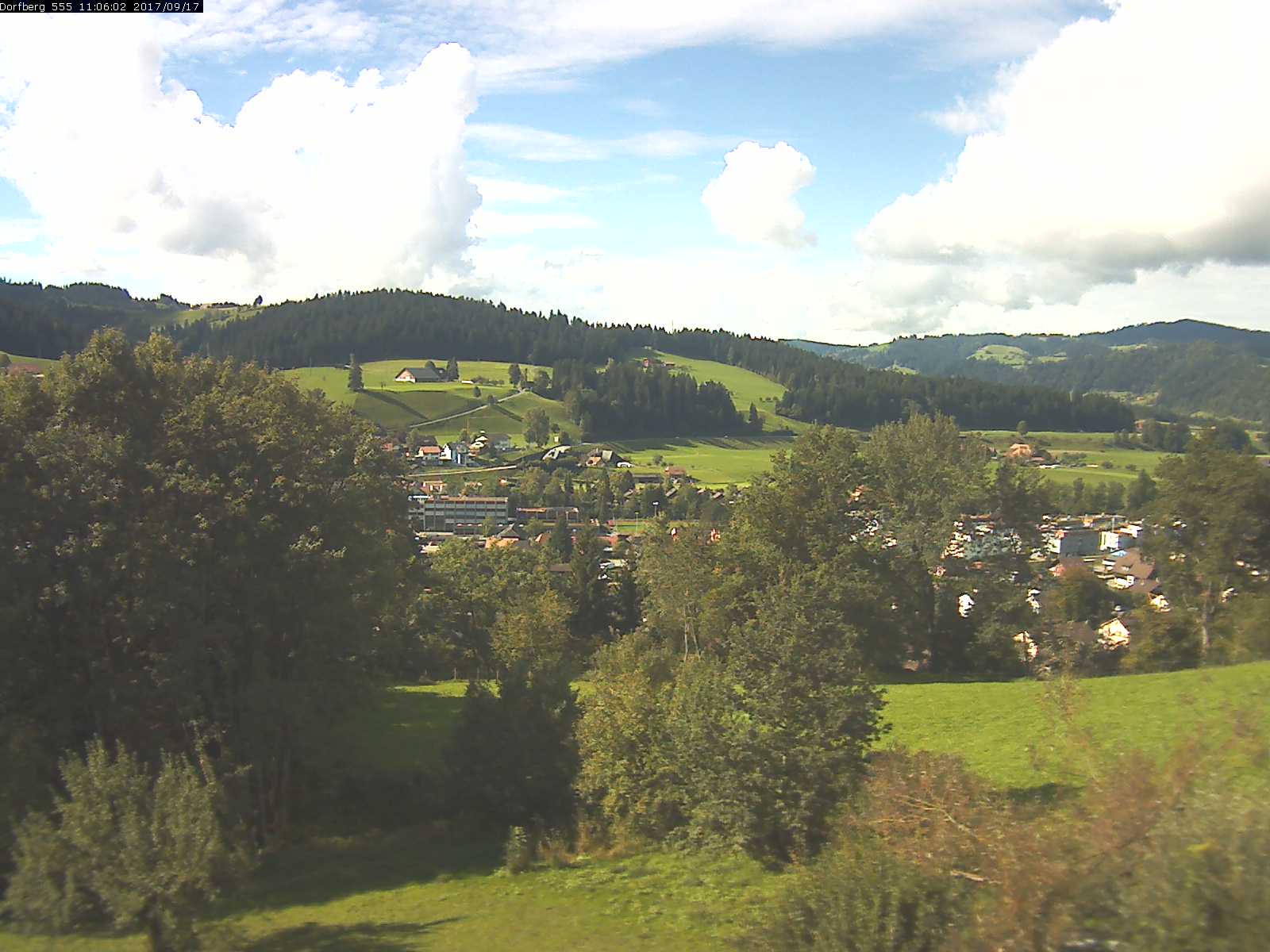 Webcam-Bild: Aussicht vom Dorfberg in Langnau 20170917-110601