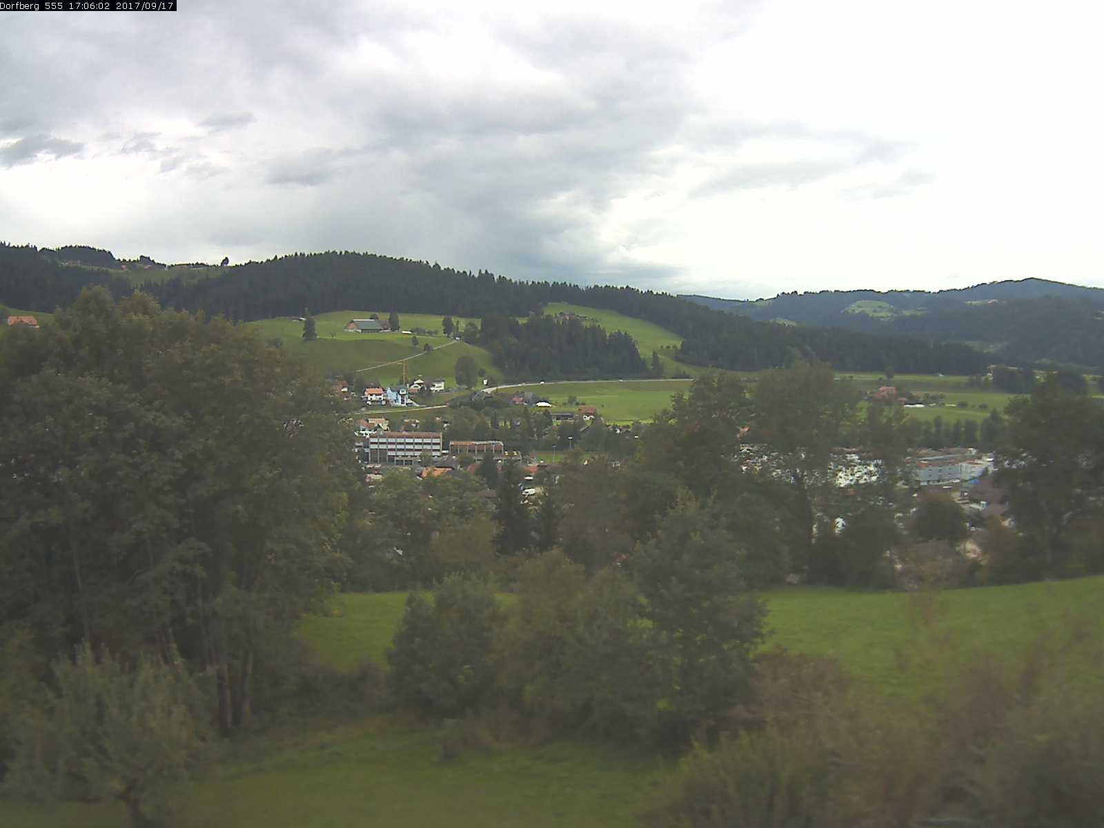 Webcam-Bild: Aussicht vom Dorfberg in Langnau 20170917-170602