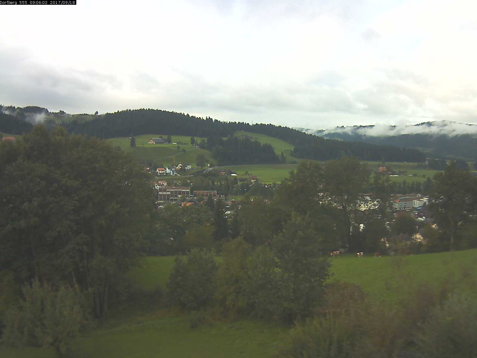 Webcam-Bild: Aussicht vom Dorfberg in Langnau 20170918-090601