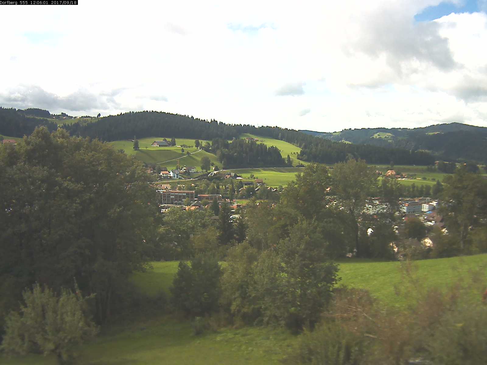 Webcam-Bild: Aussicht vom Dorfberg in Langnau 20170918-120601