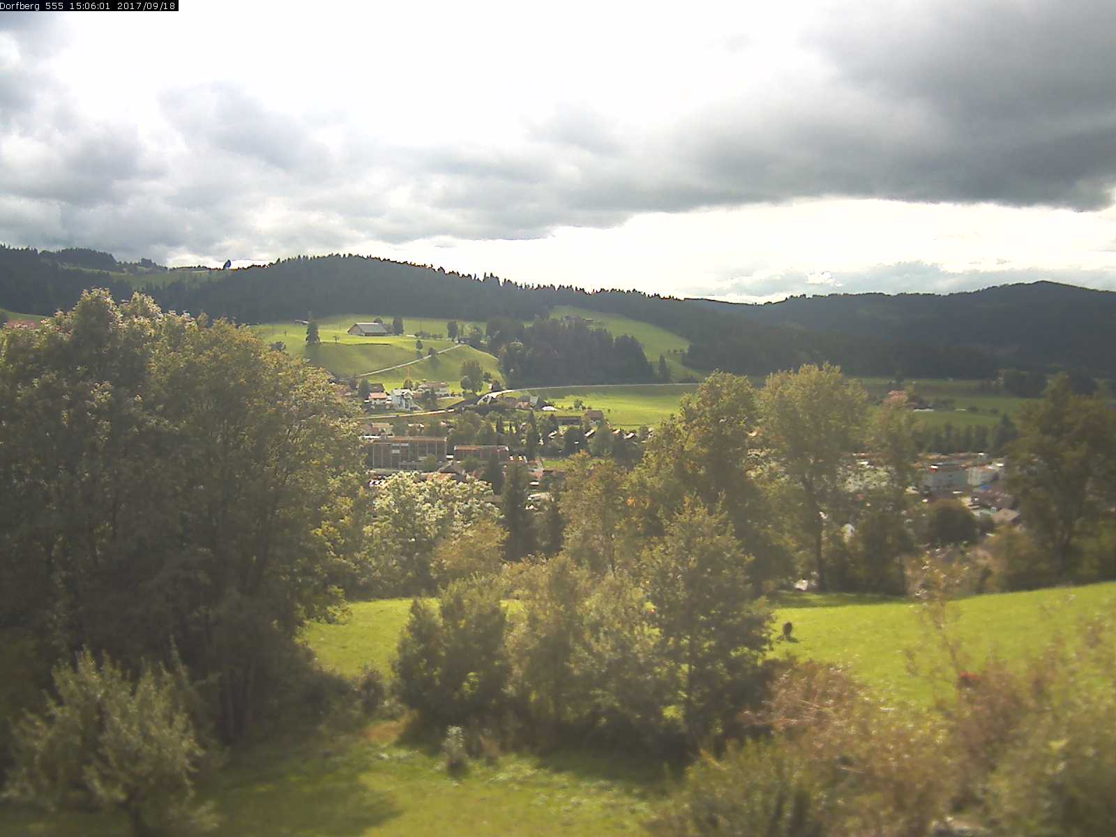 Webcam-Bild: Aussicht vom Dorfberg in Langnau 20170918-150601