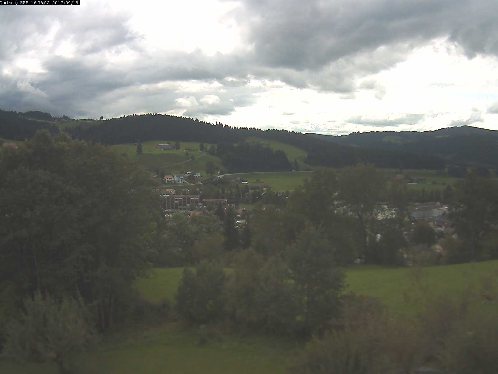 Webcam-Bild: Aussicht vom Dorfberg in Langnau 20170918-160601