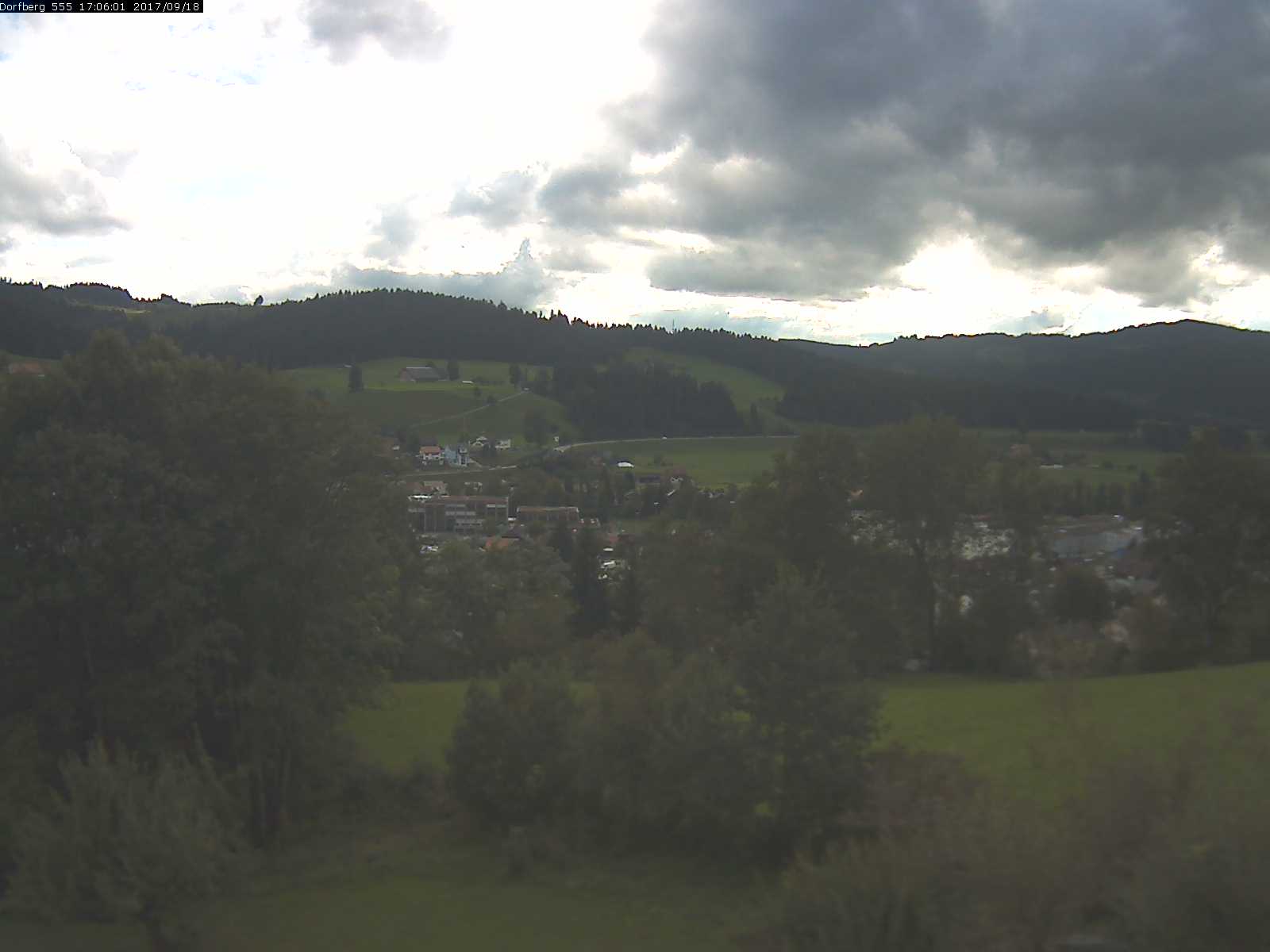 Webcam-Bild: Aussicht vom Dorfberg in Langnau 20170918-170601