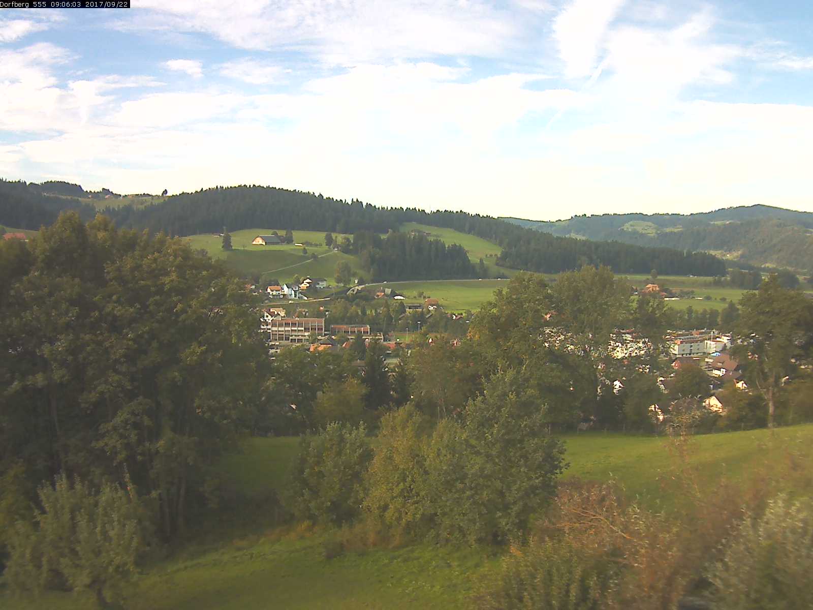 Webcam-Bild: Aussicht vom Dorfberg in Langnau 20170922-090601