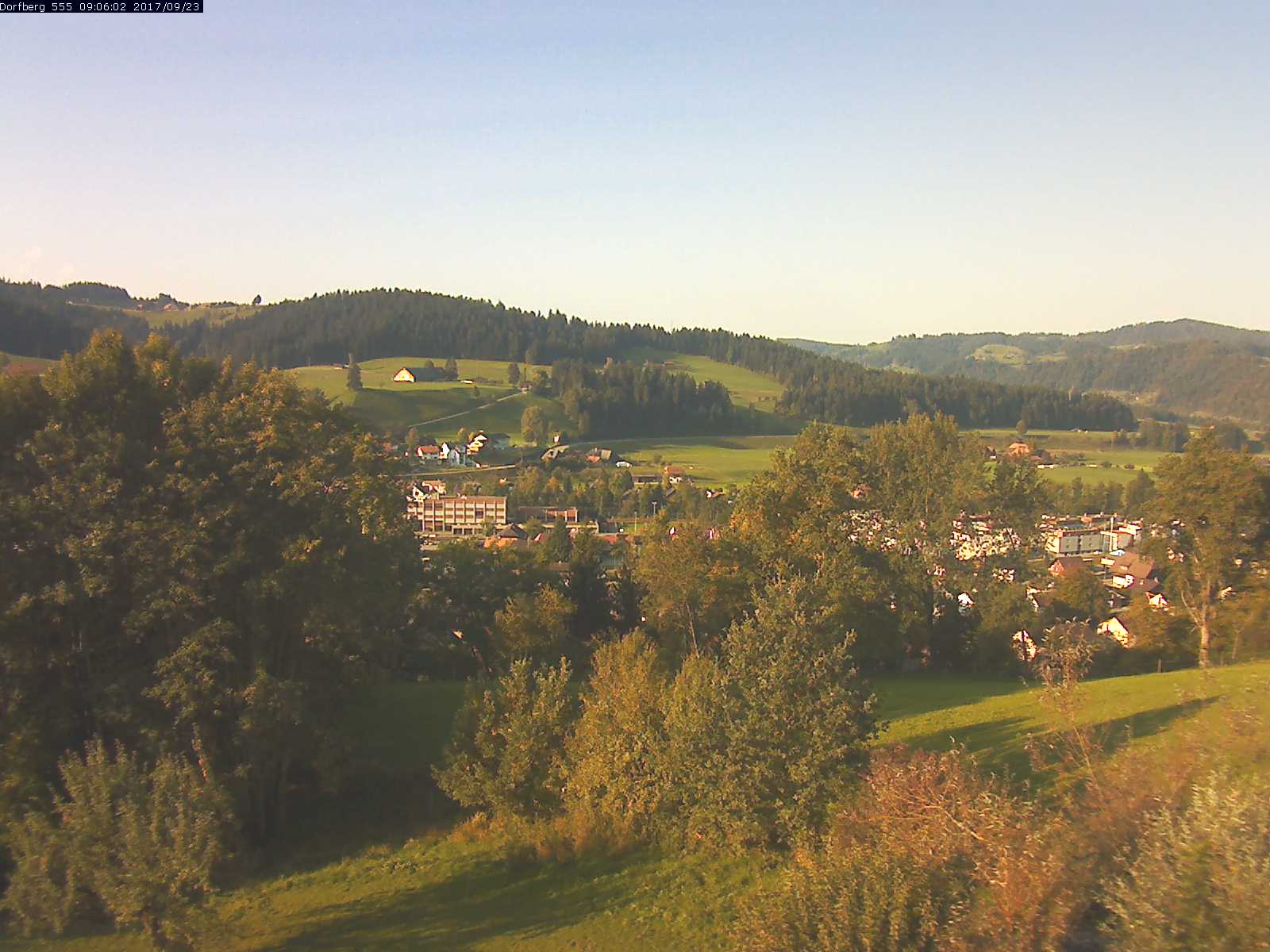 Webcam-Bild: Aussicht vom Dorfberg in Langnau 20170923-090601