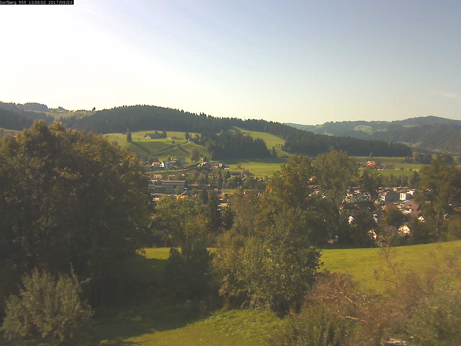 Webcam-Bild: Aussicht vom Dorfberg in Langnau 20170923-120601