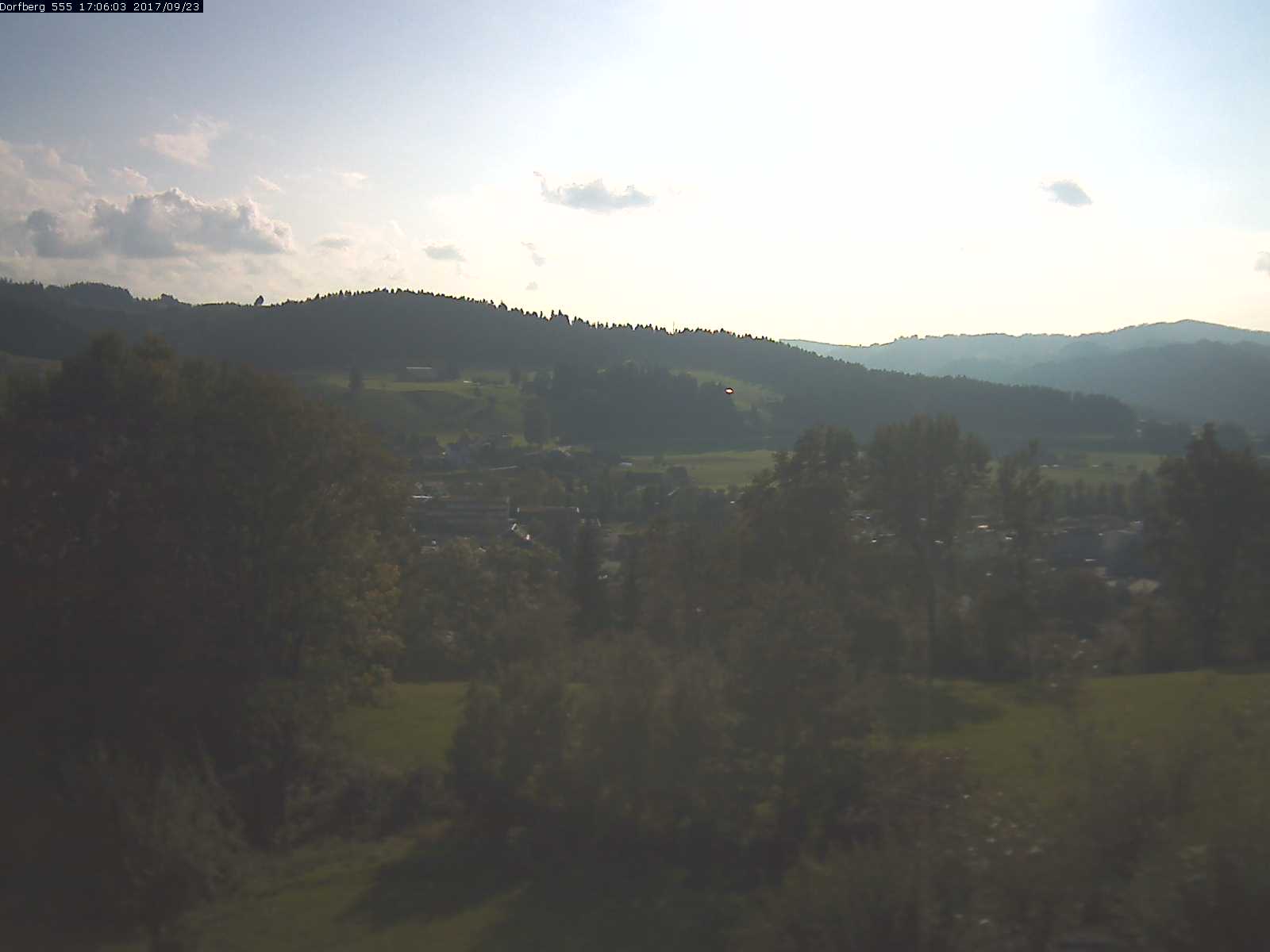 Webcam-Bild: Aussicht vom Dorfberg in Langnau 20170923-170601
