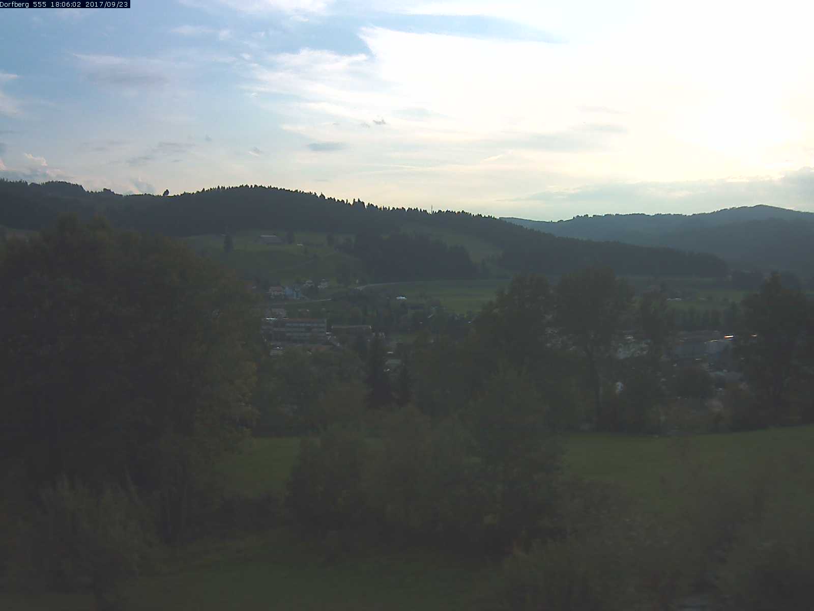 Webcam-Bild: Aussicht vom Dorfberg in Langnau 20170923-180601