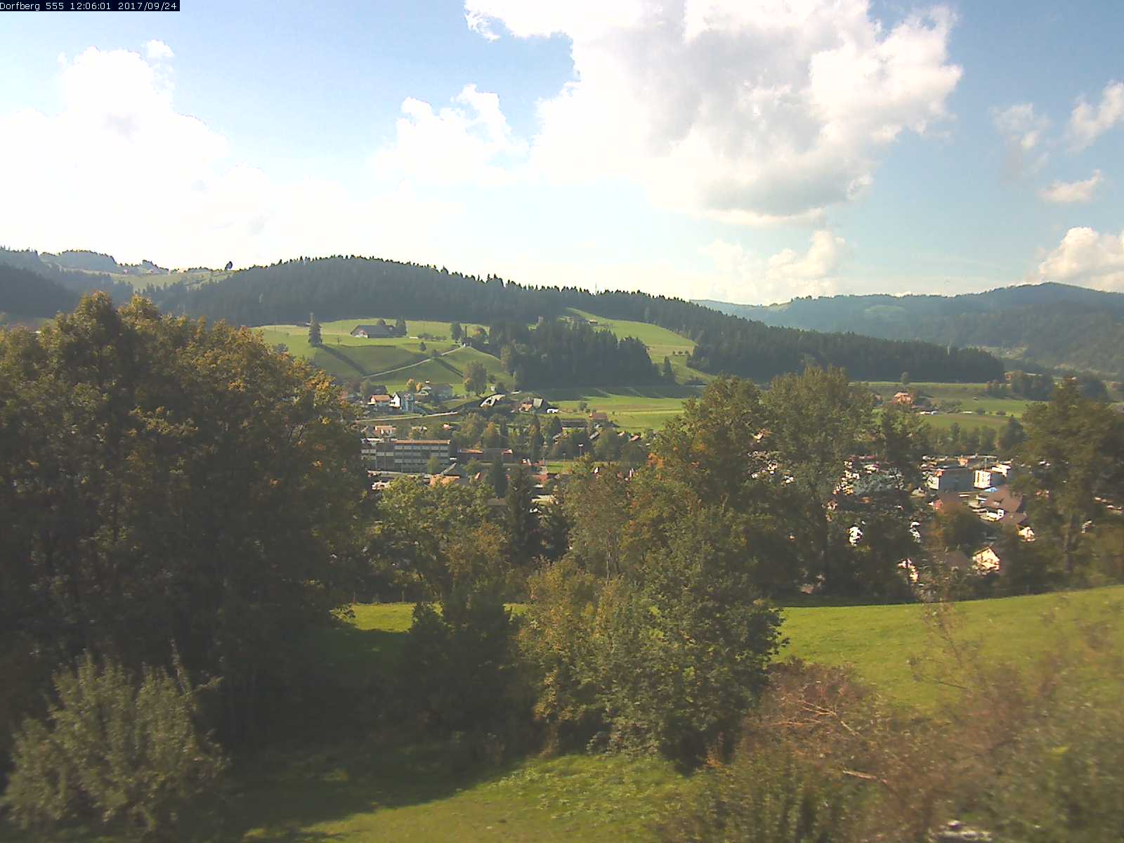 Webcam-Bild: Aussicht vom Dorfberg in Langnau 20170924-120601