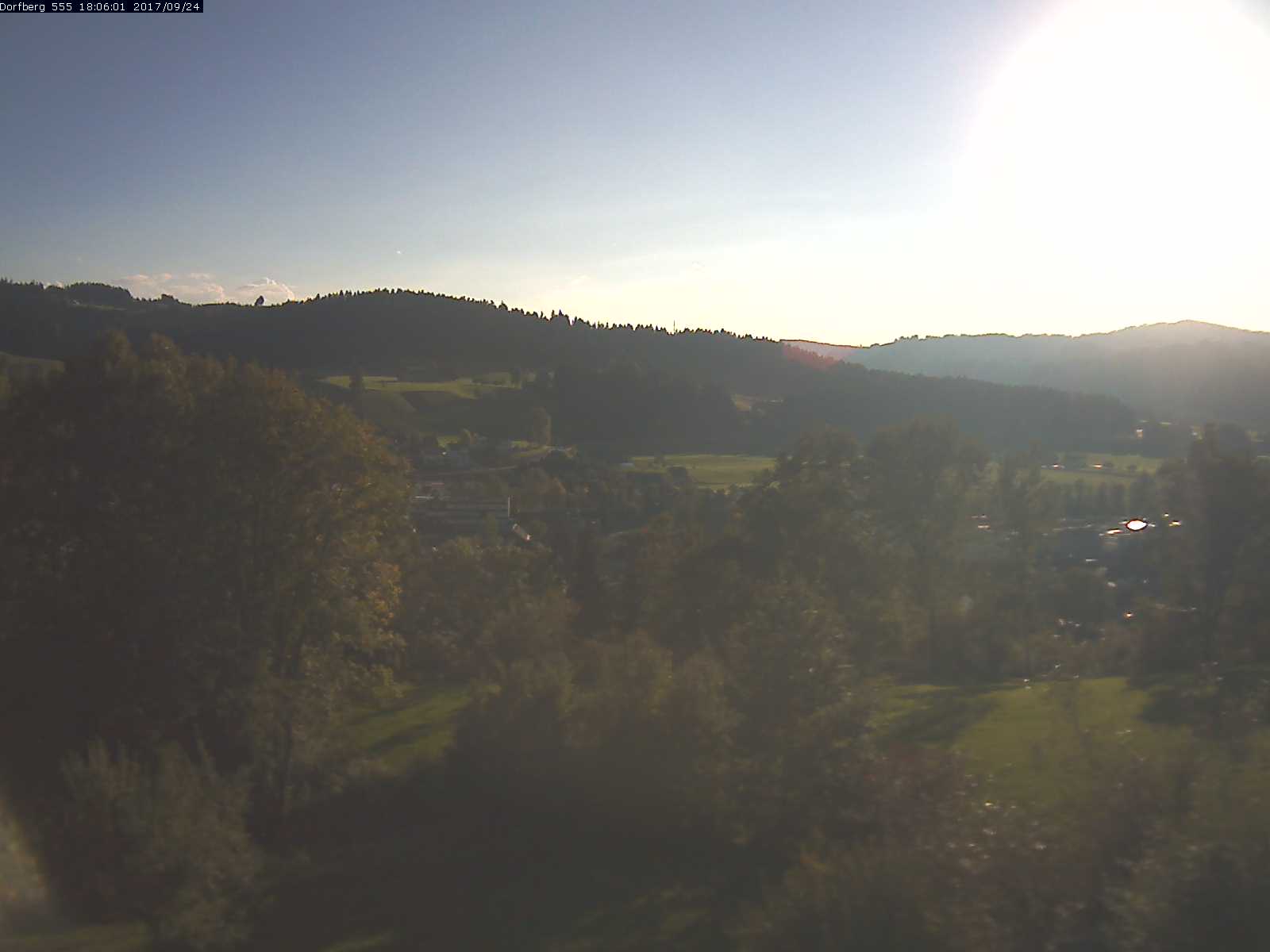 Webcam-Bild: Aussicht vom Dorfberg in Langnau 20170924-180601