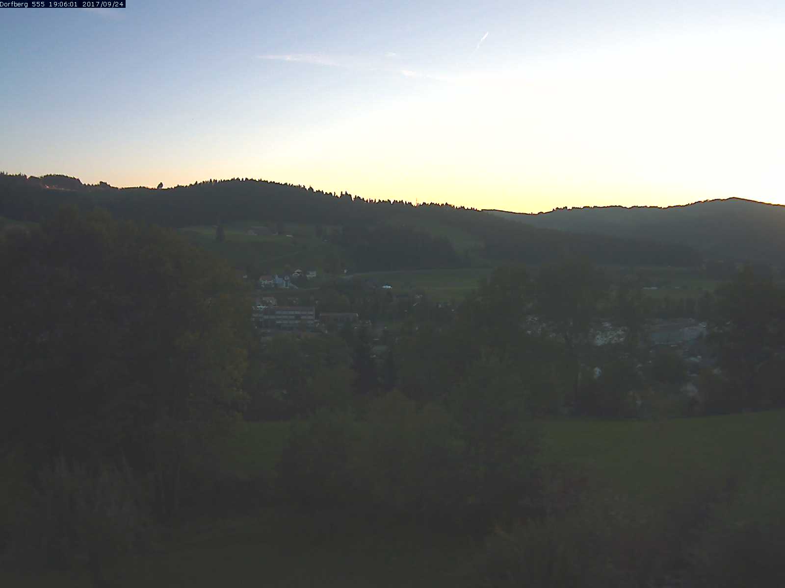 Webcam-Bild: Aussicht vom Dorfberg in Langnau 20170924-190601