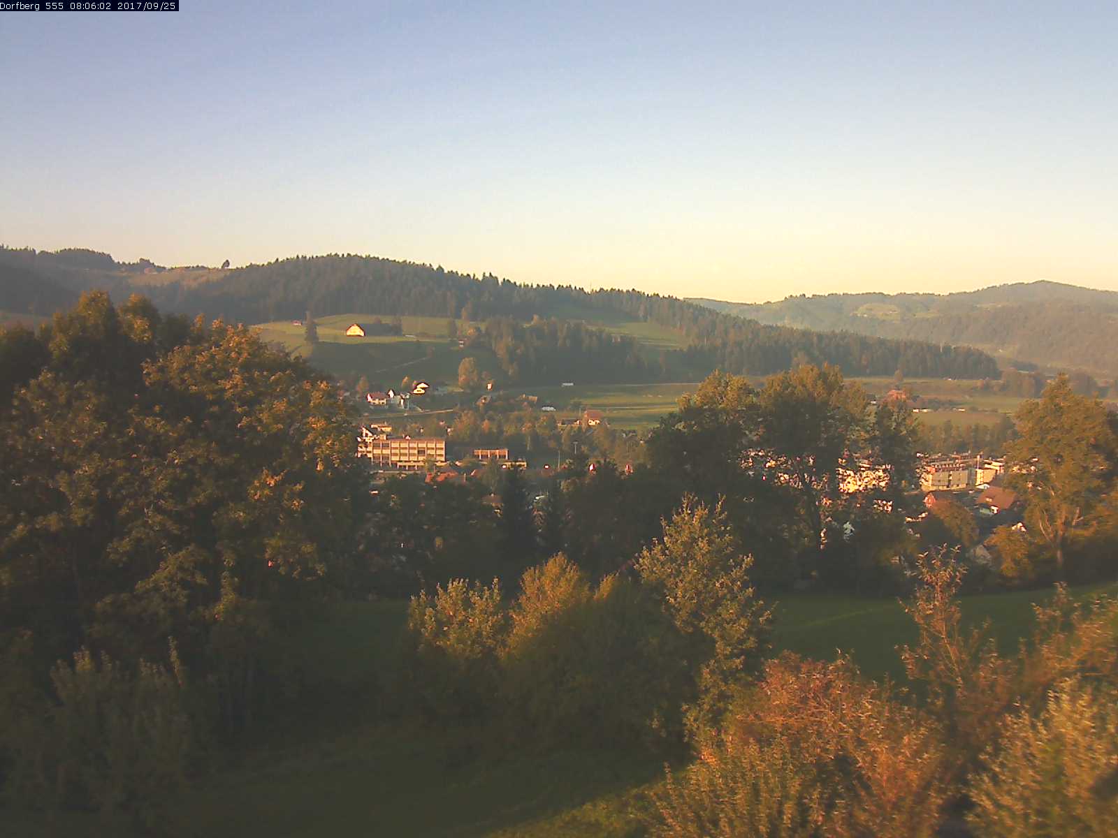 Webcam-Bild: Aussicht vom Dorfberg in Langnau 20170925-080601