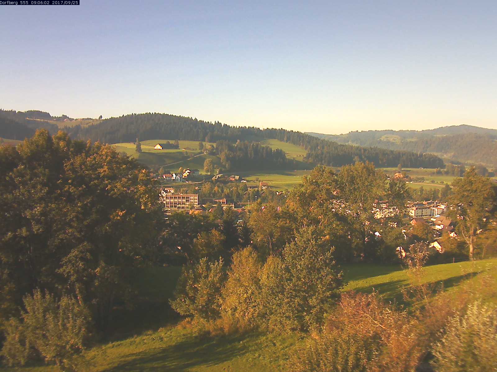 Webcam-Bild: Aussicht vom Dorfberg in Langnau 20170925-090601