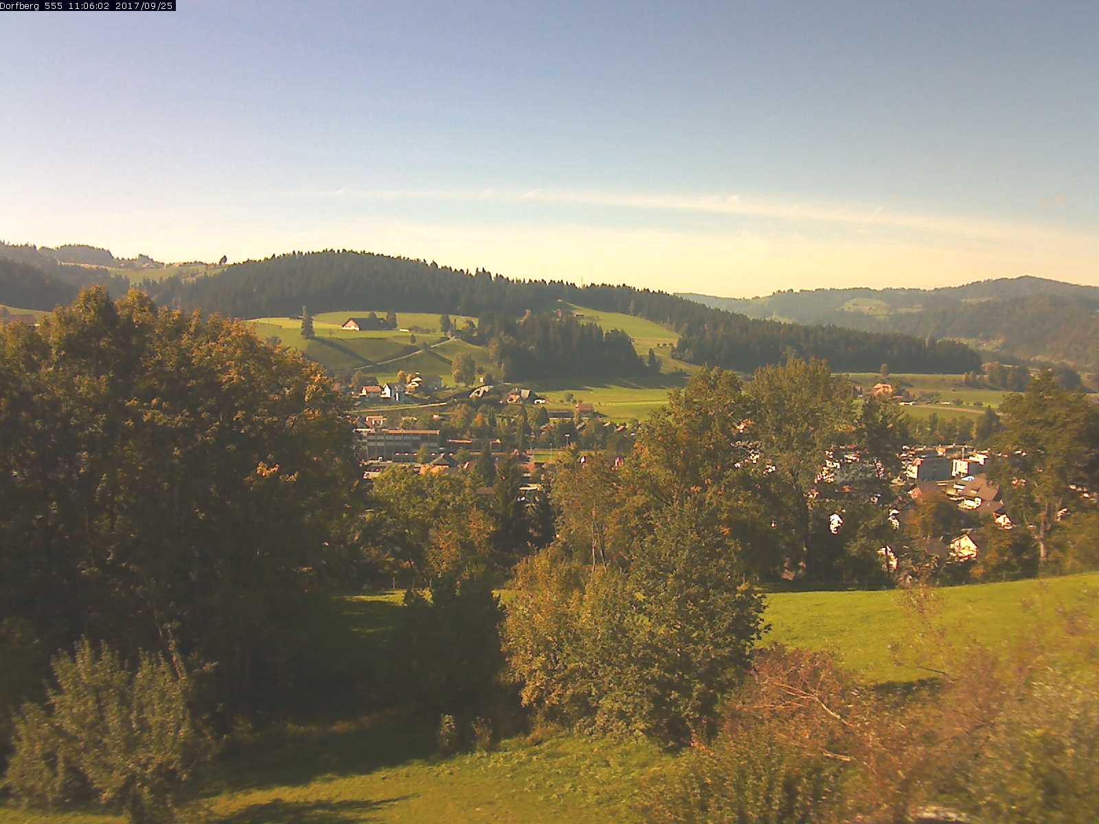 Webcam-Bild: Aussicht vom Dorfberg in Langnau 20170925-110601