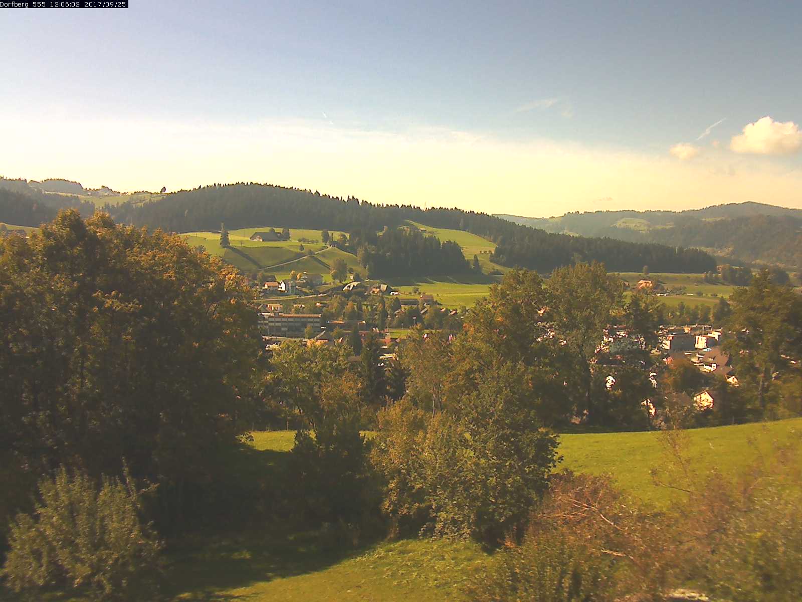 Webcam-Bild: Aussicht vom Dorfberg in Langnau 20170925-120601