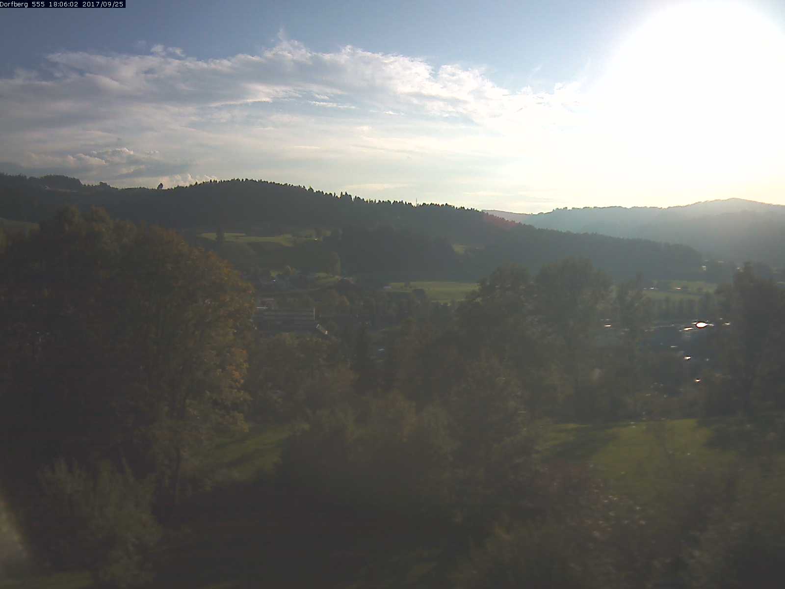 Webcam-Bild: Aussicht vom Dorfberg in Langnau 20170925-180601
