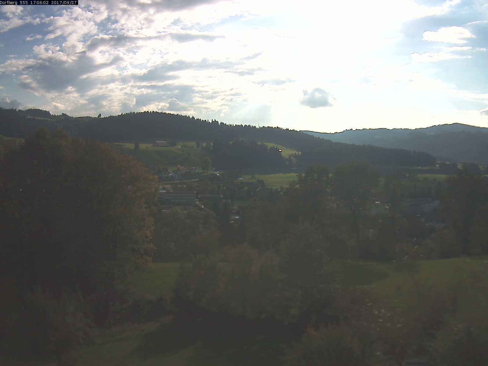 Webcam-Bild: Aussicht vom Dorfberg in Langnau 20170927-170601