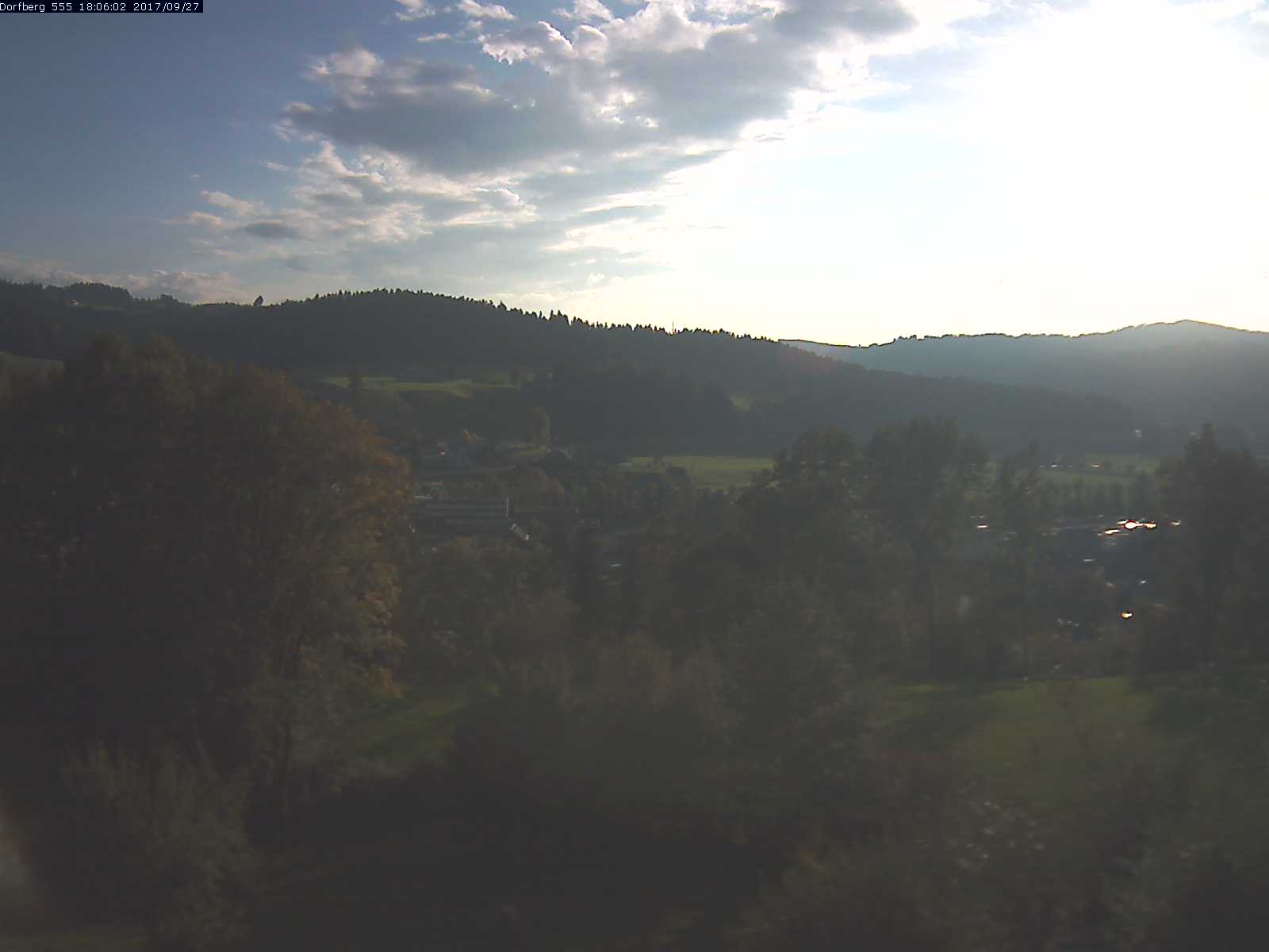 Webcam-Bild: Aussicht vom Dorfberg in Langnau 20170927-180601