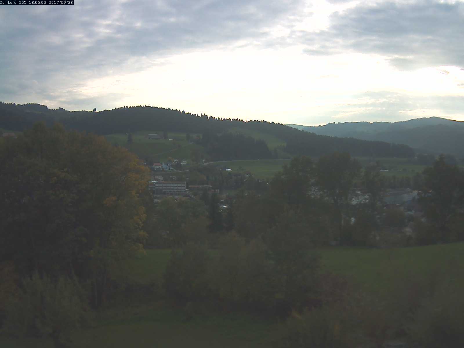Webcam-Bild: Aussicht vom Dorfberg in Langnau 20170928-180601