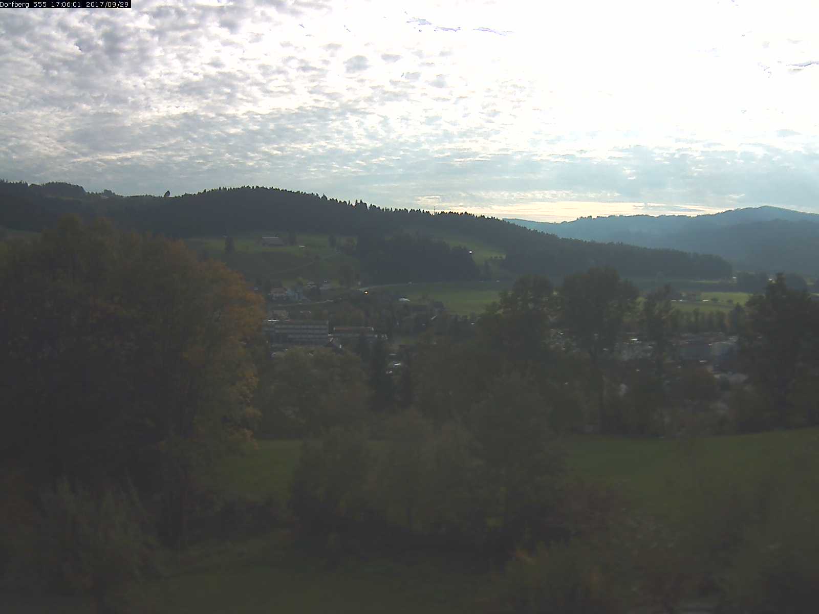 Webcam-Bild: Aussicht vom Dorfberg in Langnau 20170929-170601