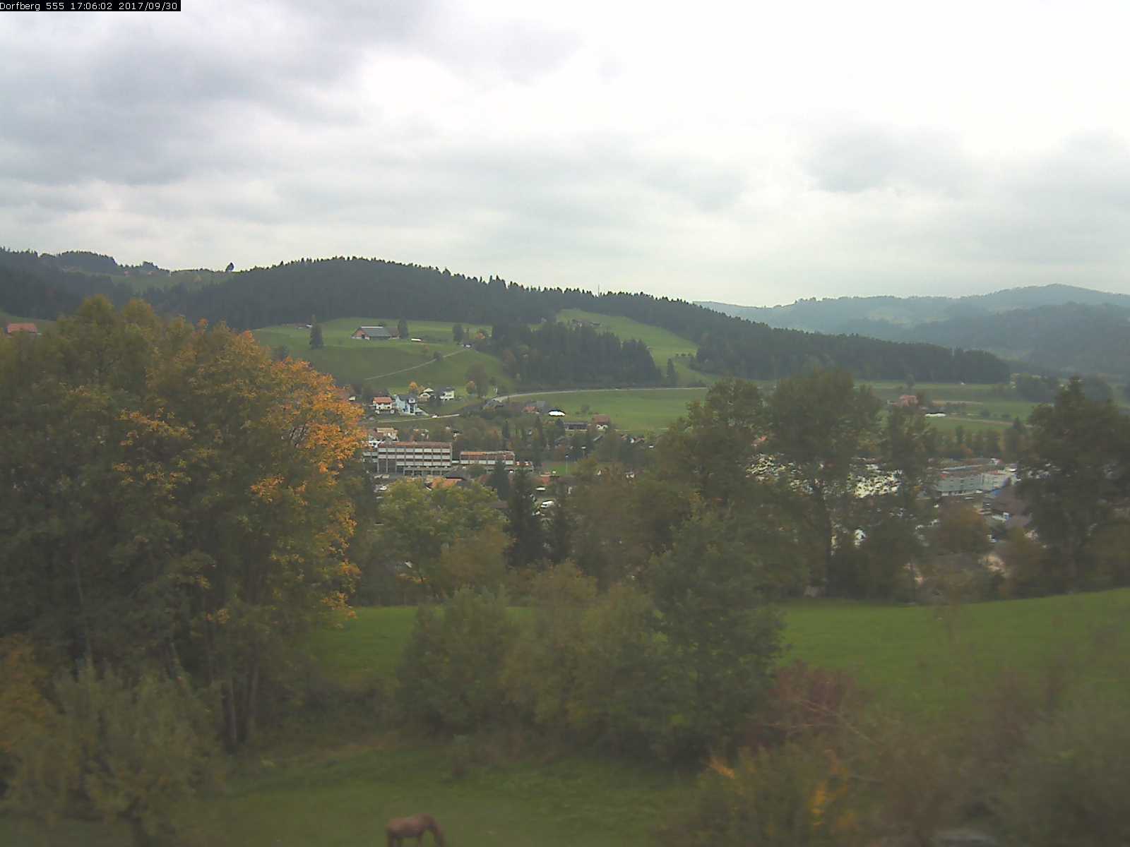 Webcam-Bild: Aussicht vom Dorfberg in Langnau 20170930-170601