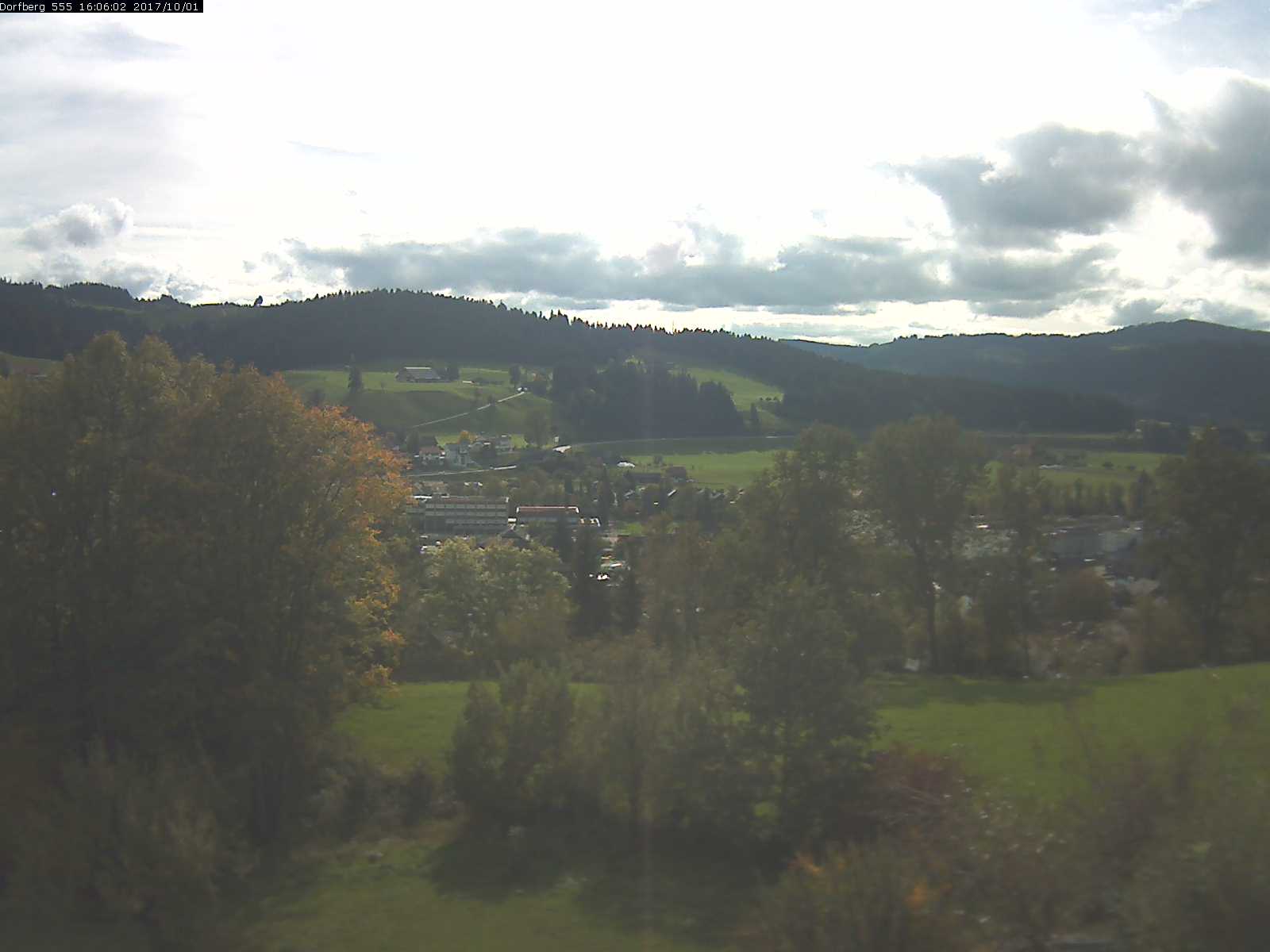 Webcam-Bild: Aussicht vom Dorfberg in Langnau 20171001-160601