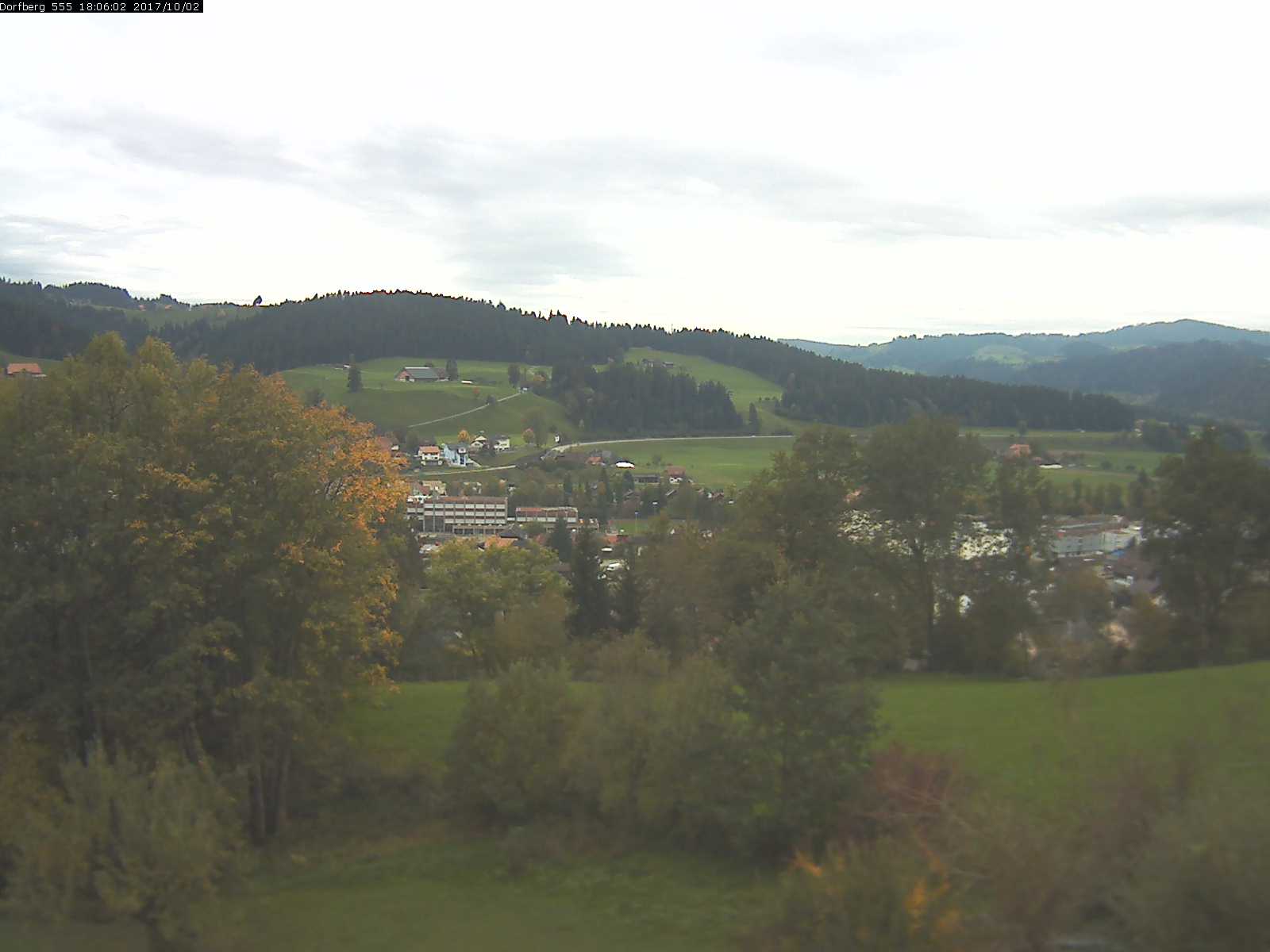 Webcam-Bild: Aussicht vom Dorfberg in Langnau 20171002-180601