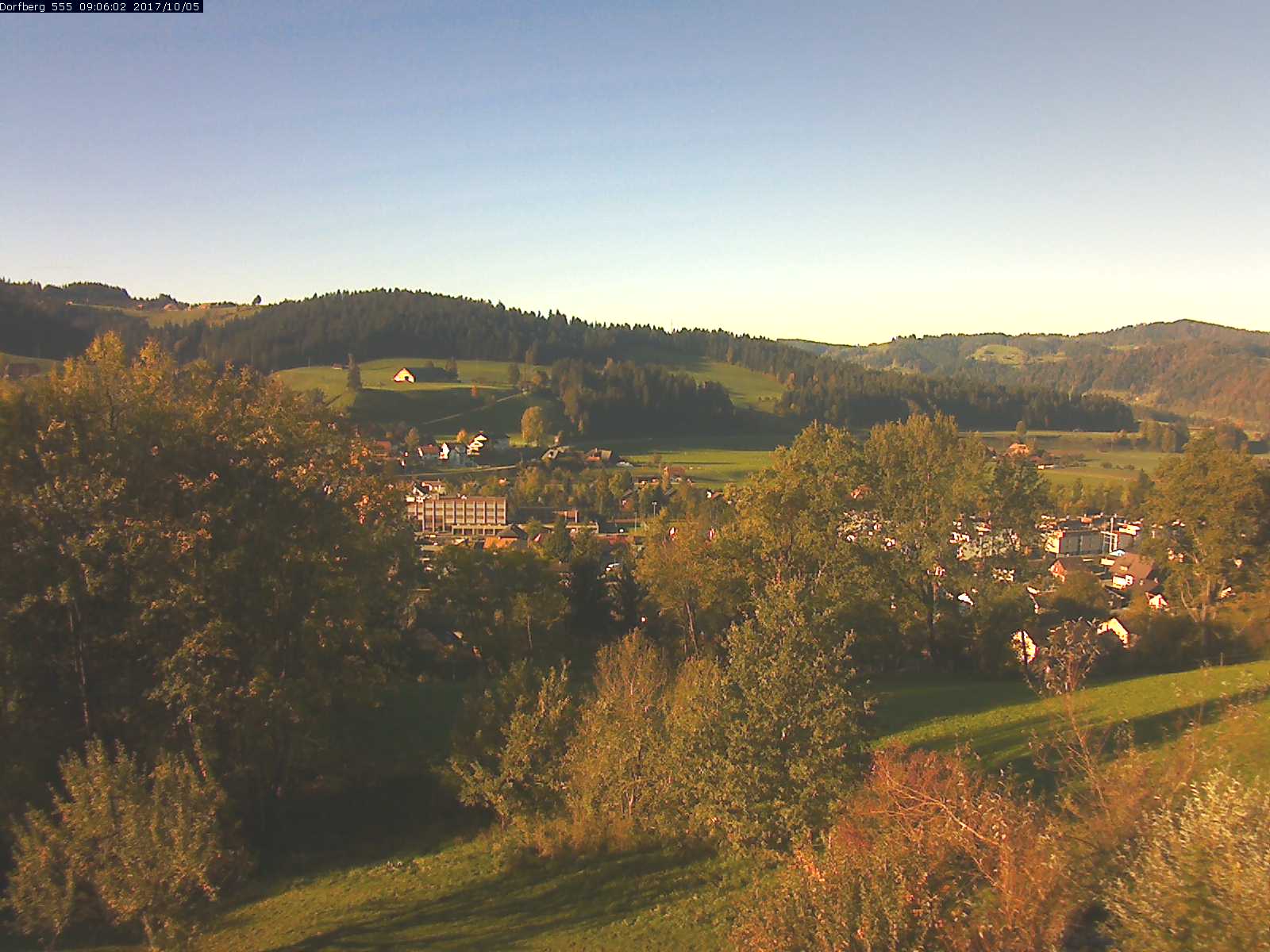 Webcam-Bild: Aussicht vom Dorfberg in Langnau 20171005-090601